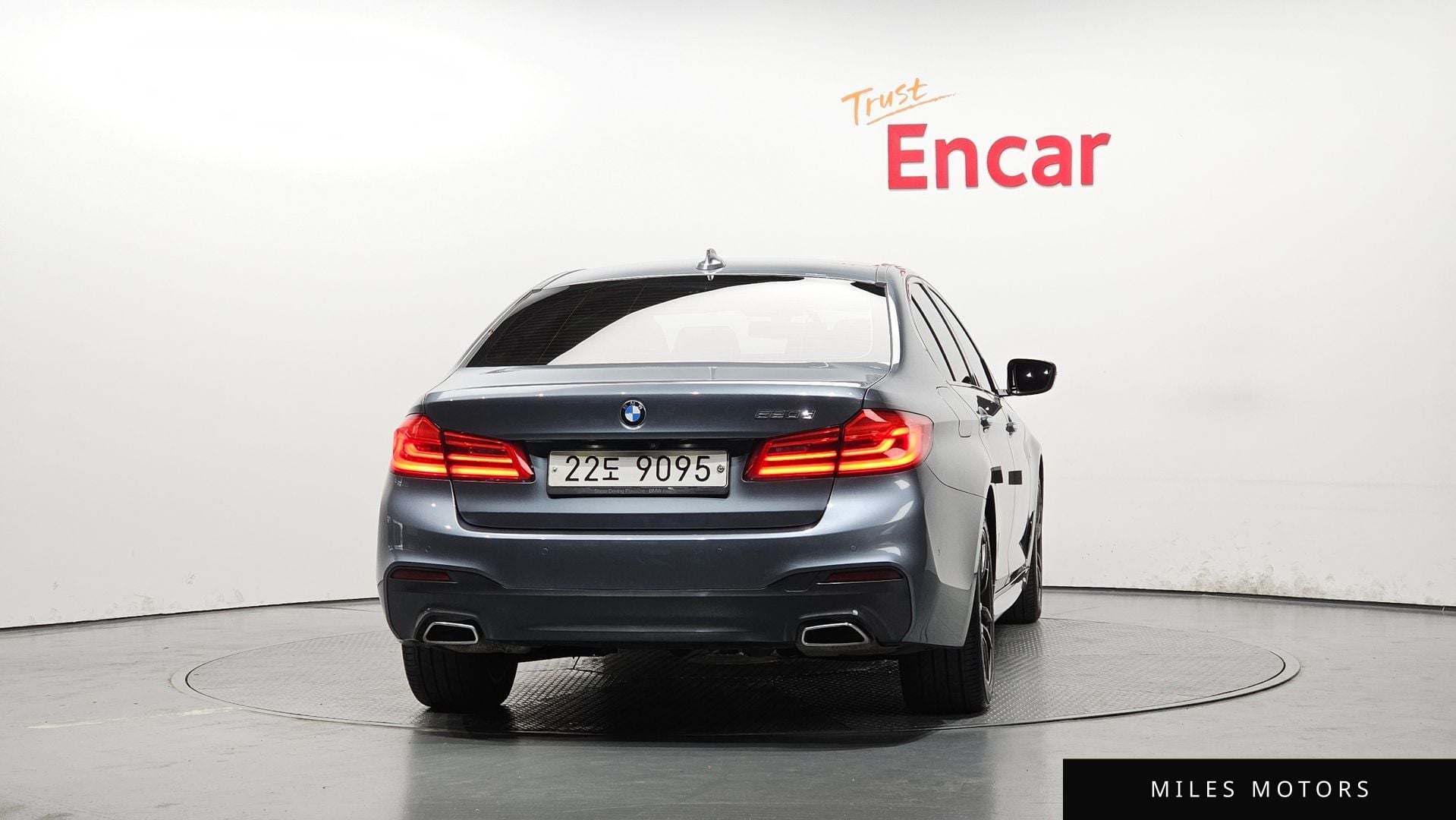 BMW 5 Series (G30) 2017 — миниатюра 4