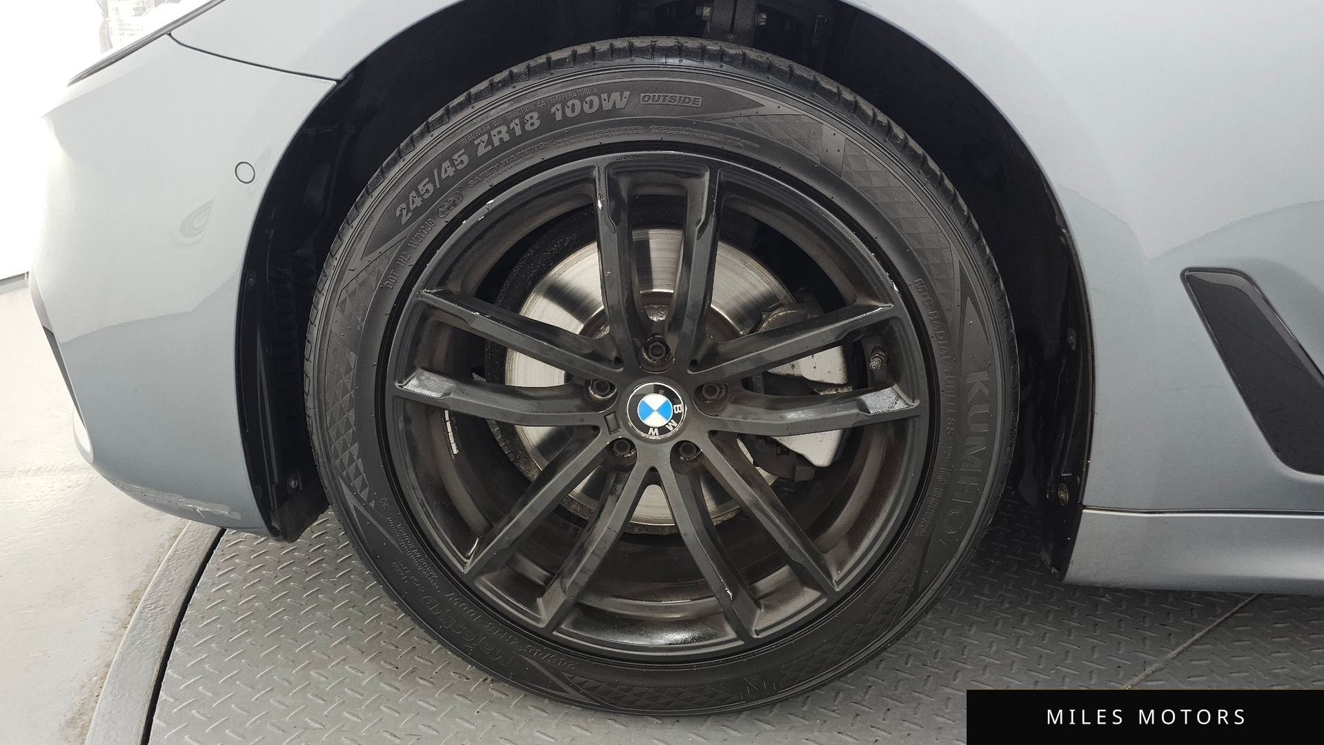BMW 5 Series (G30) 2017 — миниатюра 5