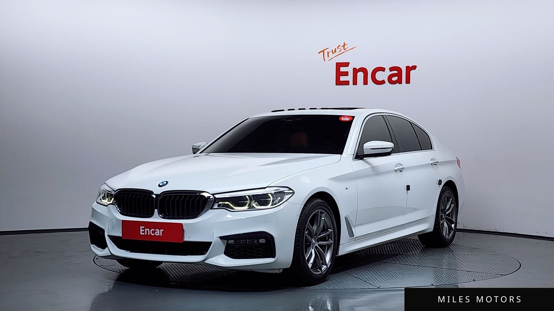 BMW 5 Series (G30) 2018 — фото 1 из 12