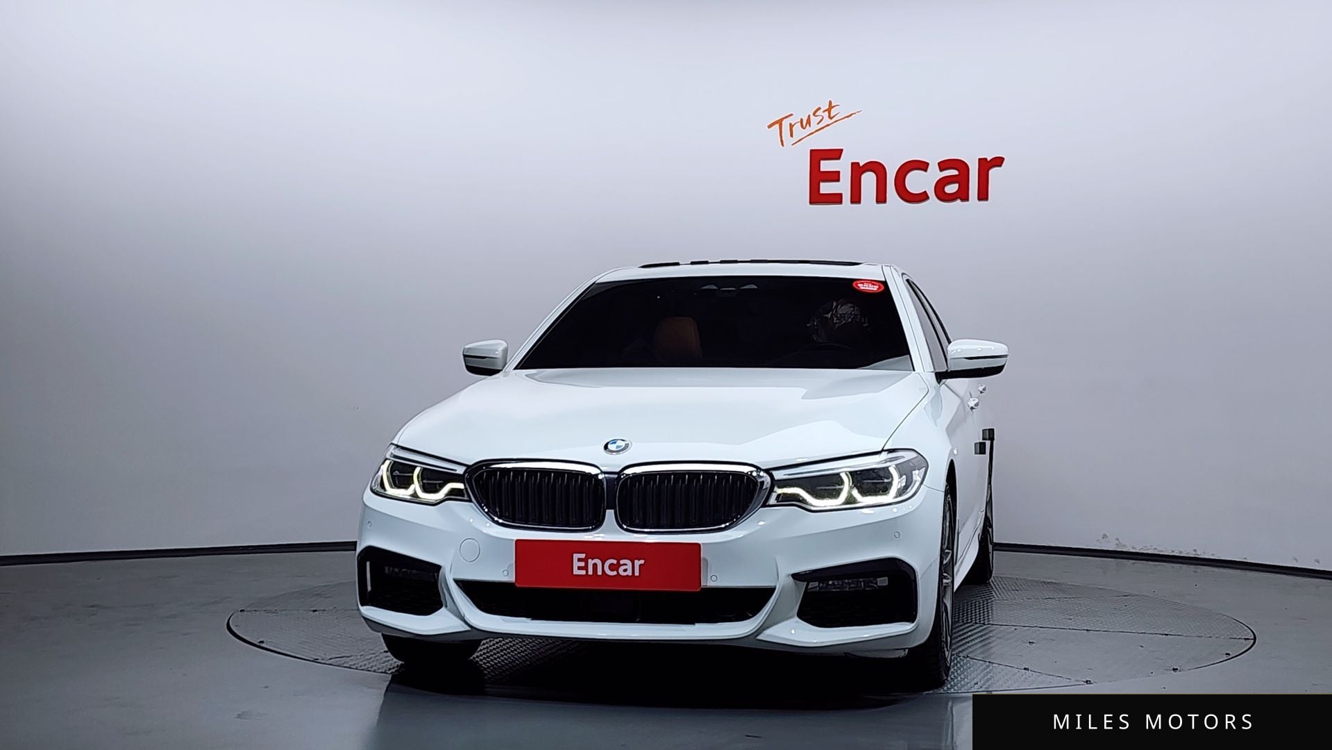 BMW 5 Series (G30) 2018 — миниатюра 3