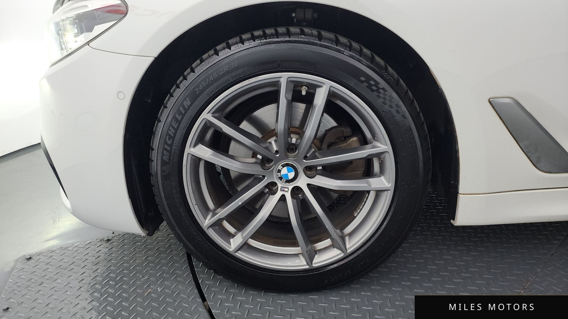 BMW 5 Series (G30) 2018 — миниатюра 5