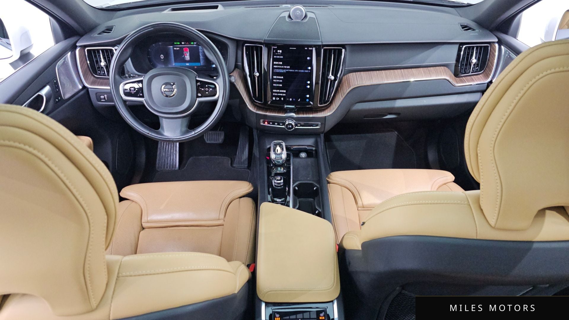 Volvo XC60 2022 — миниатюра 10