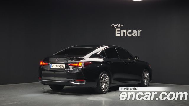 Лексус ES300h 2022 — миниатюра 2