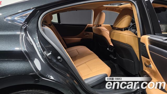 Лексус ES300h 2022 — миниатюра 12