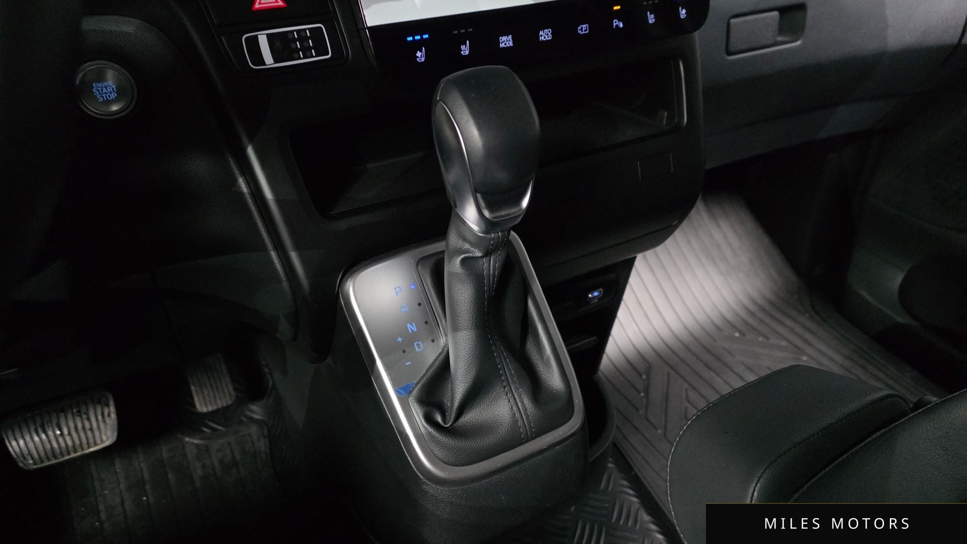 Hyundai Staria 2025 — миниатюра 12