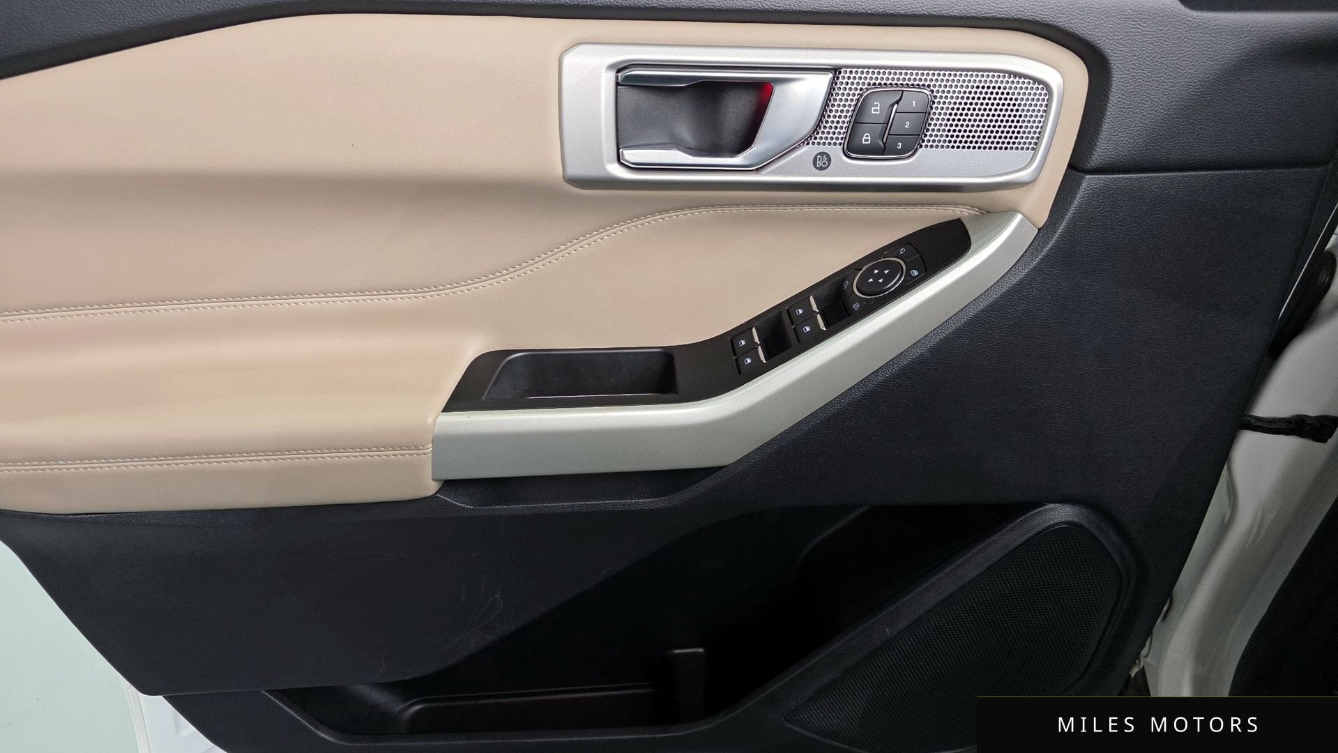 Ford Explorer 2021 — миниатюра 14