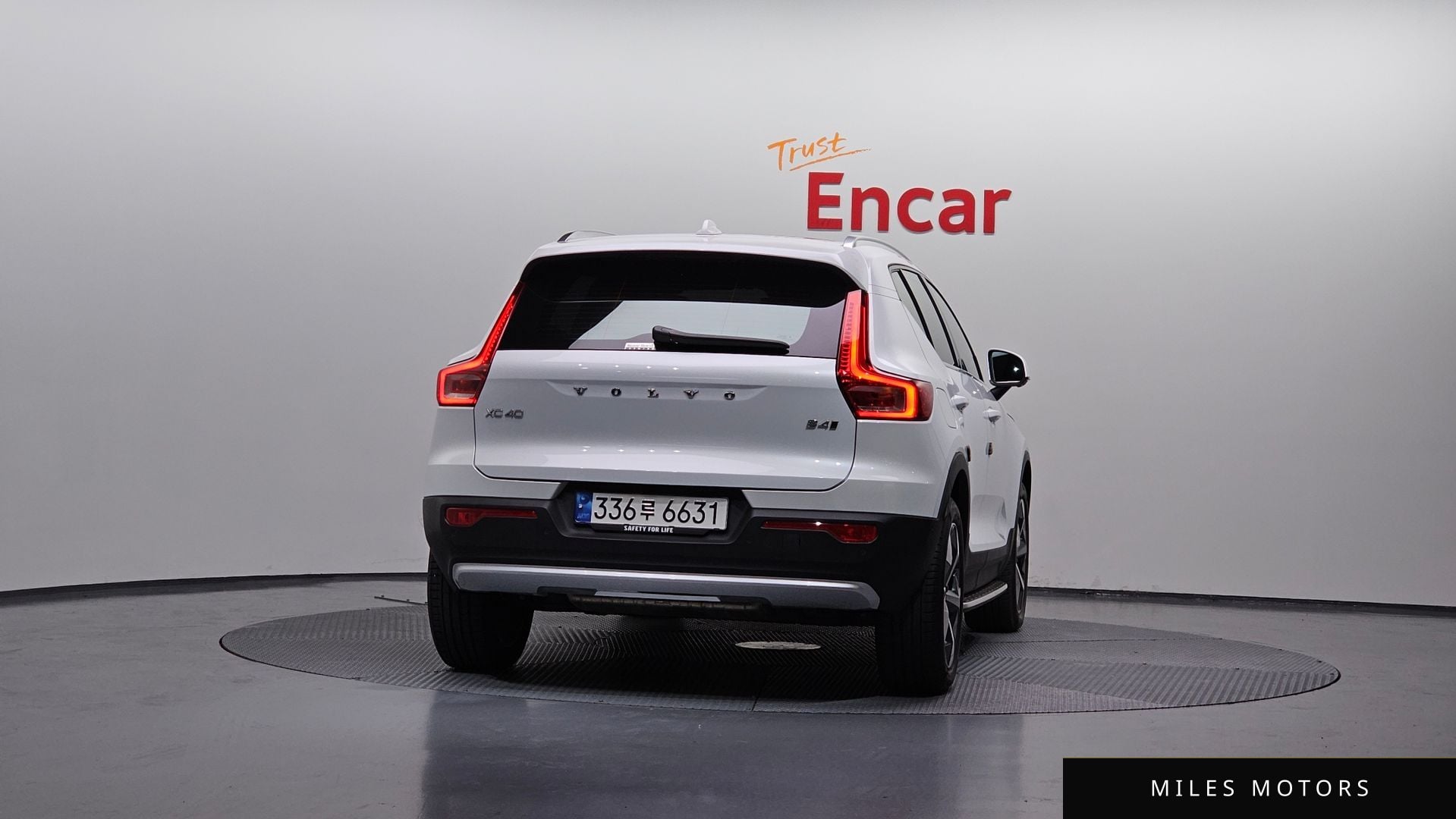 Volvo XC40 2023 — миниатюра 4