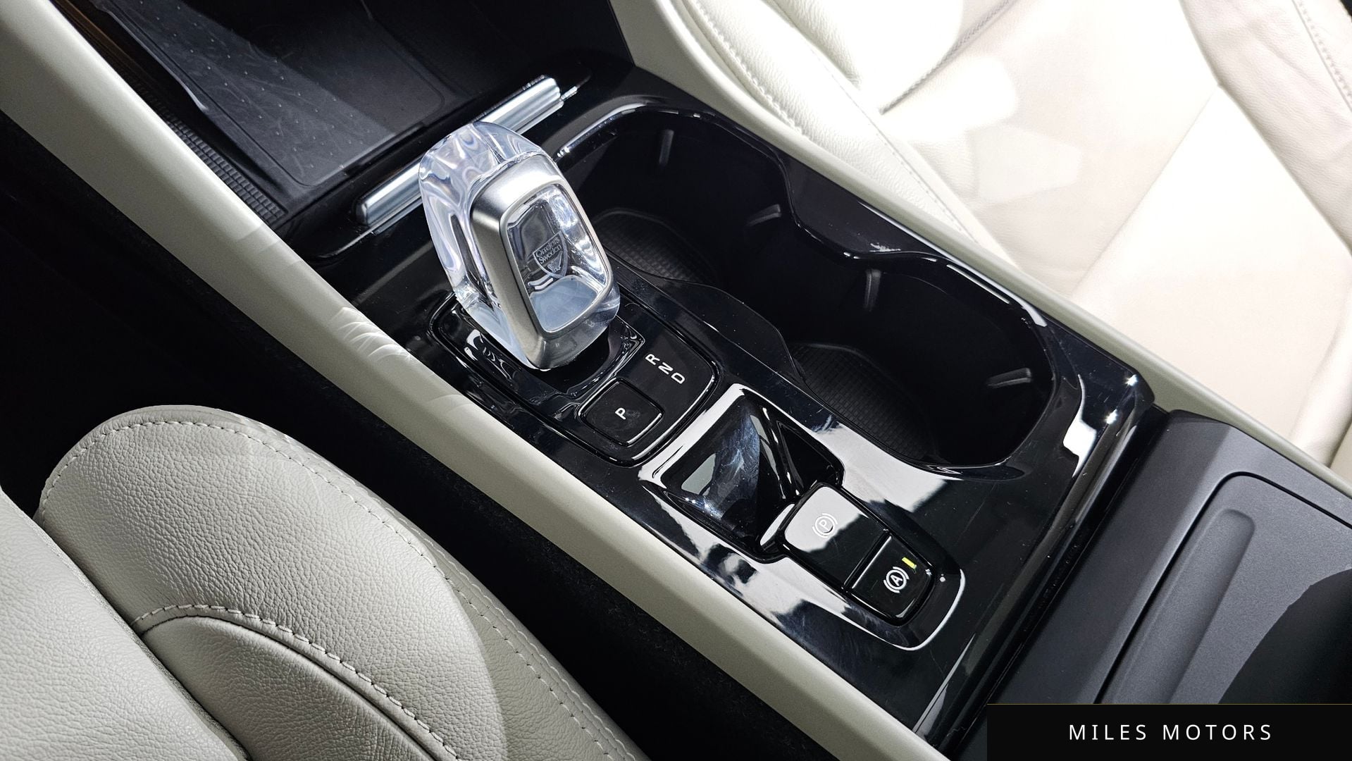 Volvo XC40 2023 — миниатюра 12