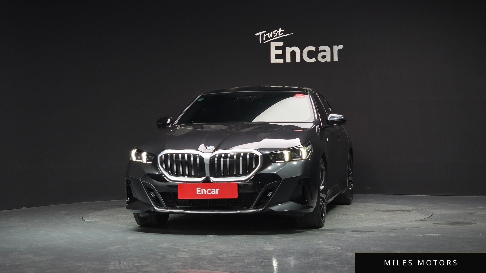 BMW 5 Series (G60) 2024 — миниатюра 3