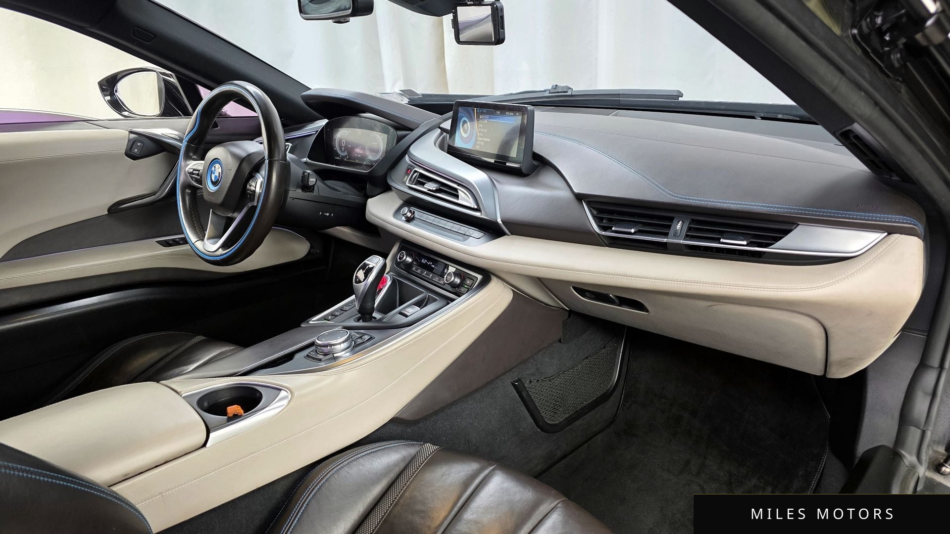 BMW i8 2015 — миниатюра 7