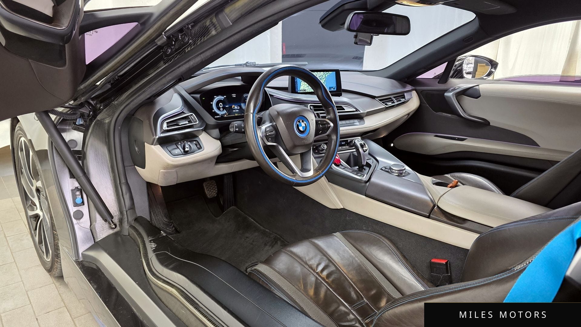 BMW i8 2015 — миниатюра 10