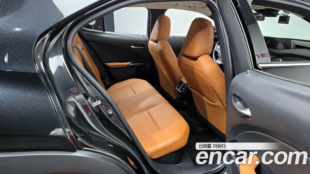 Лексус UX250h 2020 — миниатюра 17