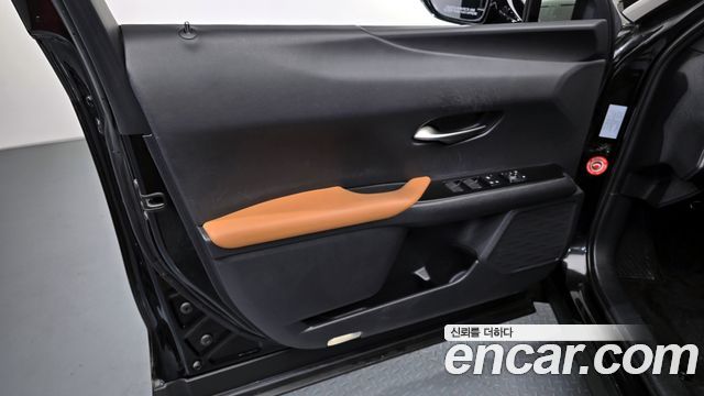 Лексус UX250h 2020 — миниатюра 14