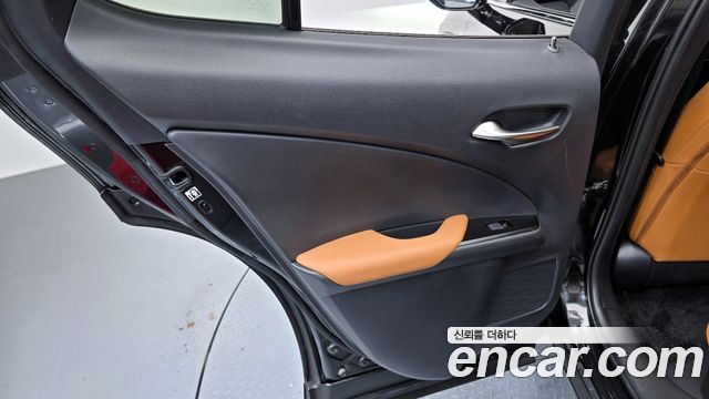Лексус UX250h 2020 — миниатюра 15