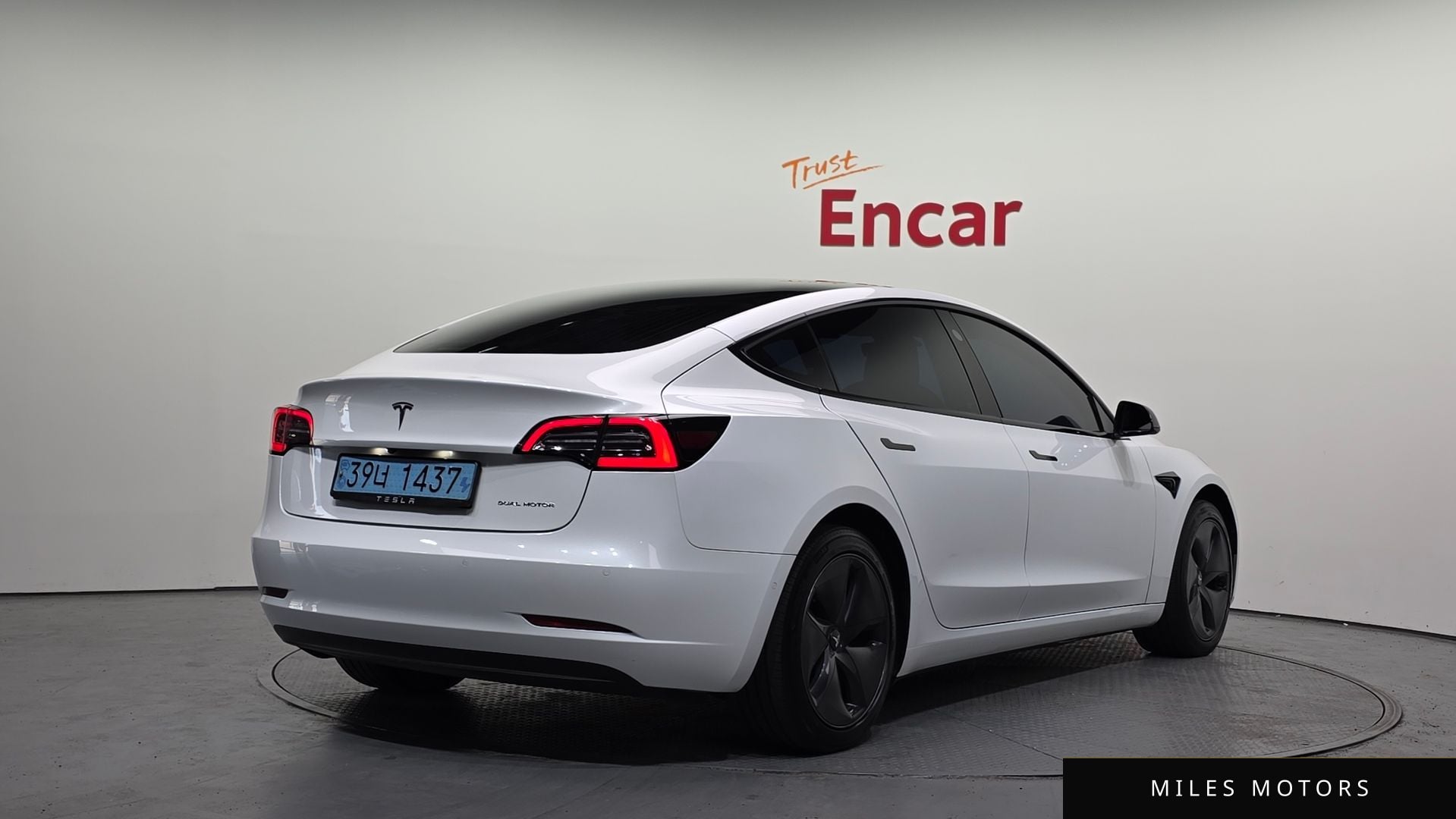 Tesla Model 3 2020 — миниатюра 2