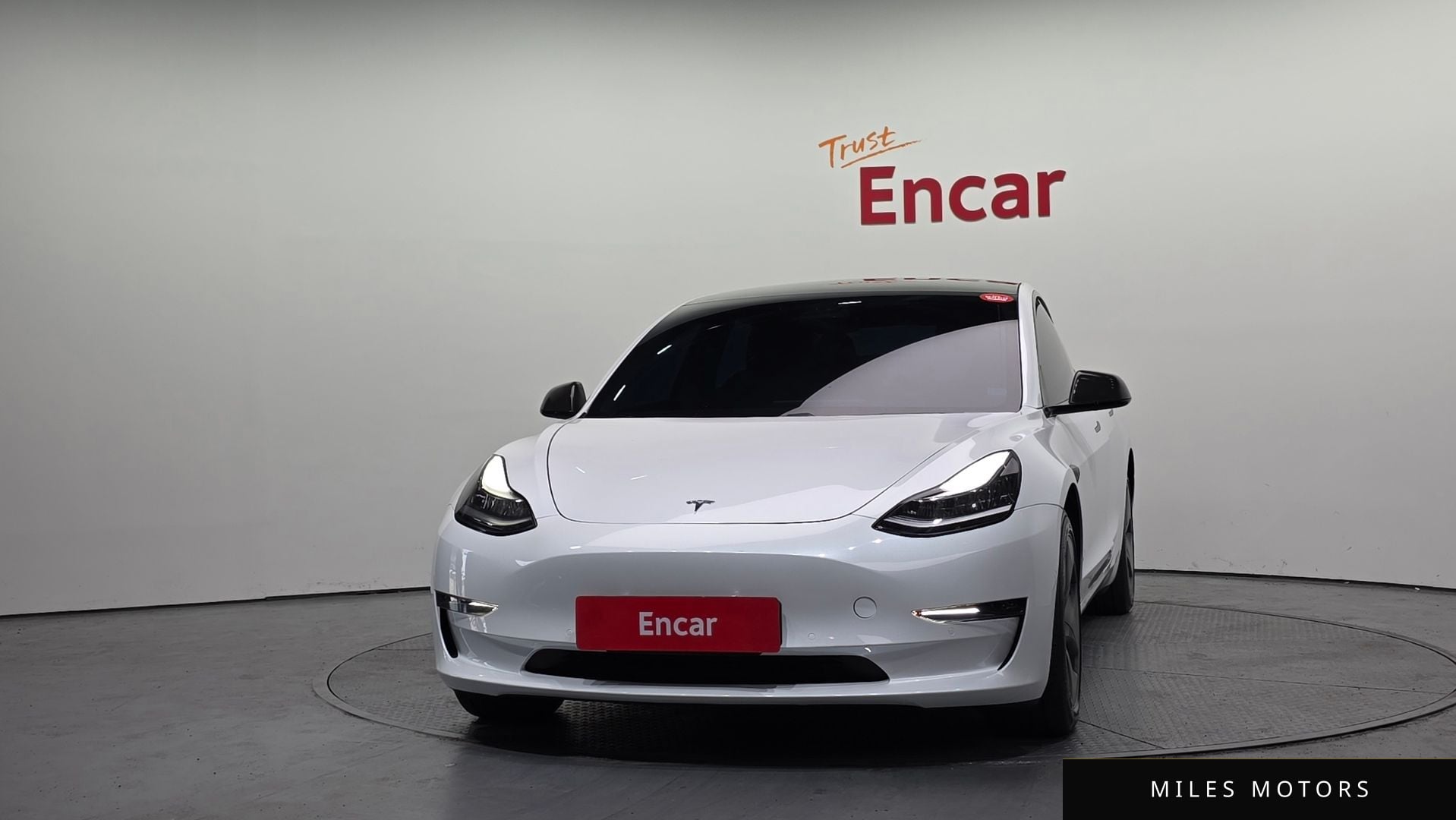 Tesla Model 3 2020 — миниатюра 3