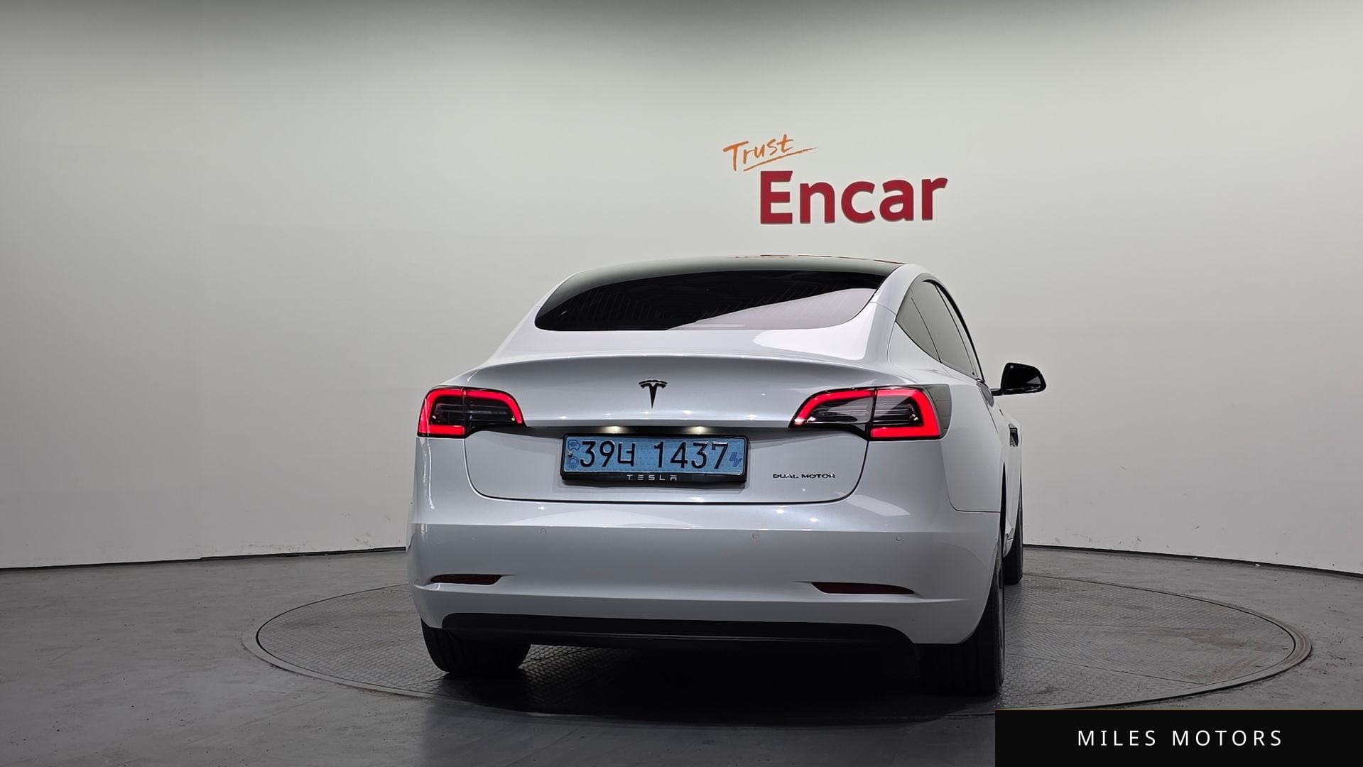 Tesla Model 3 2020 — миниатюра 4