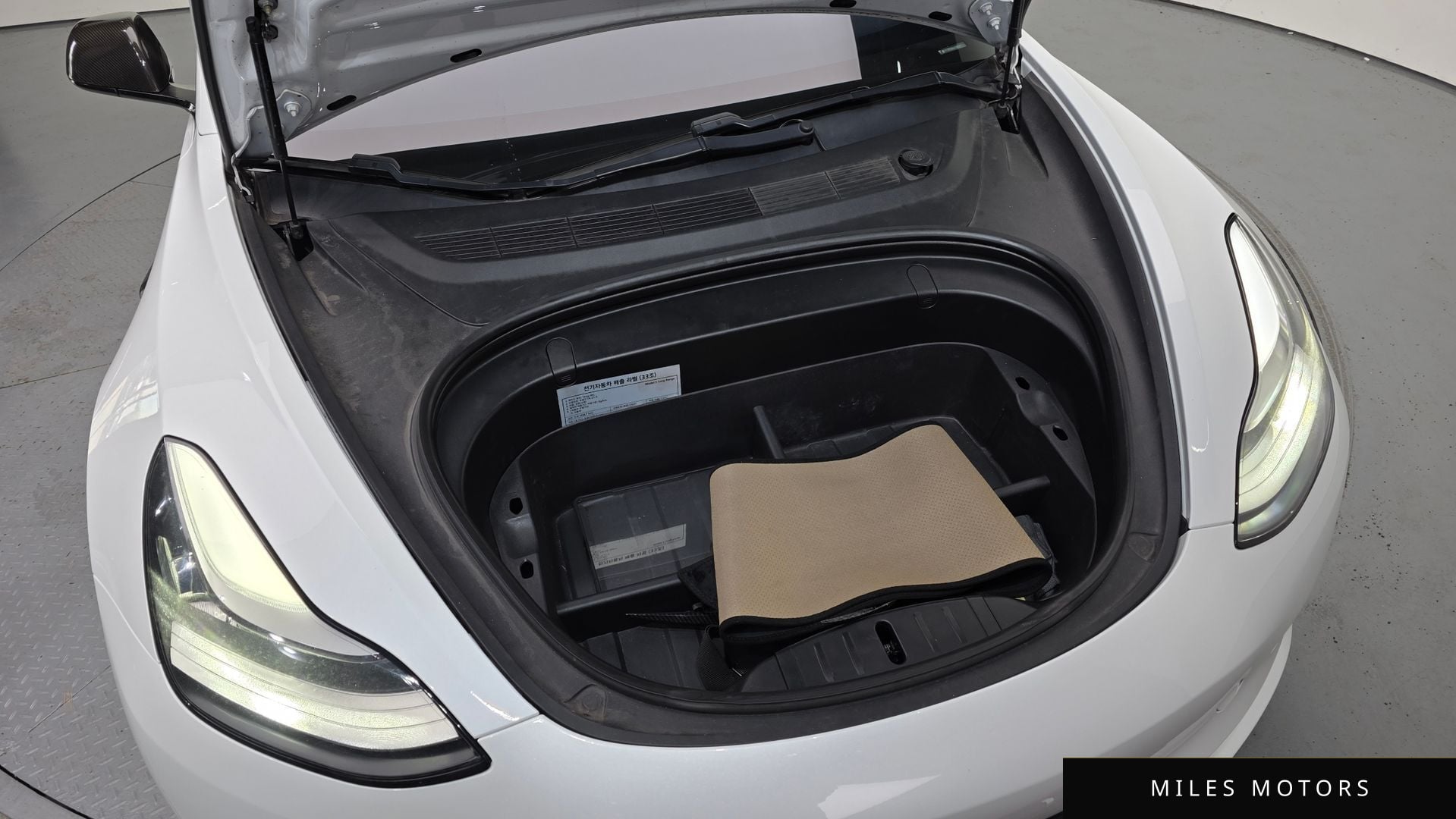 Tesla Model 3 2020 — миниатюра 6