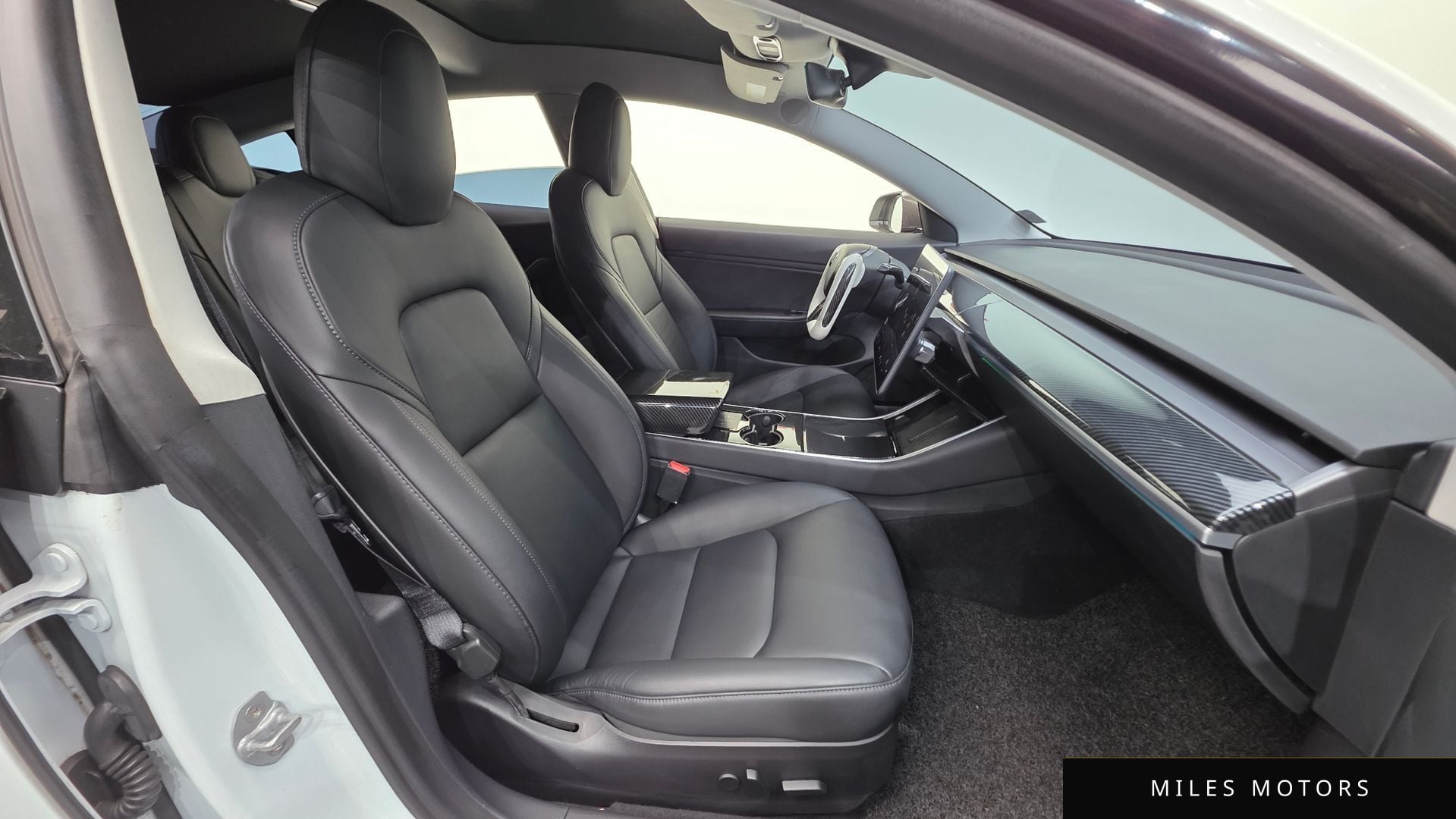 Tesla Model 3 2020 — миниатюра 10