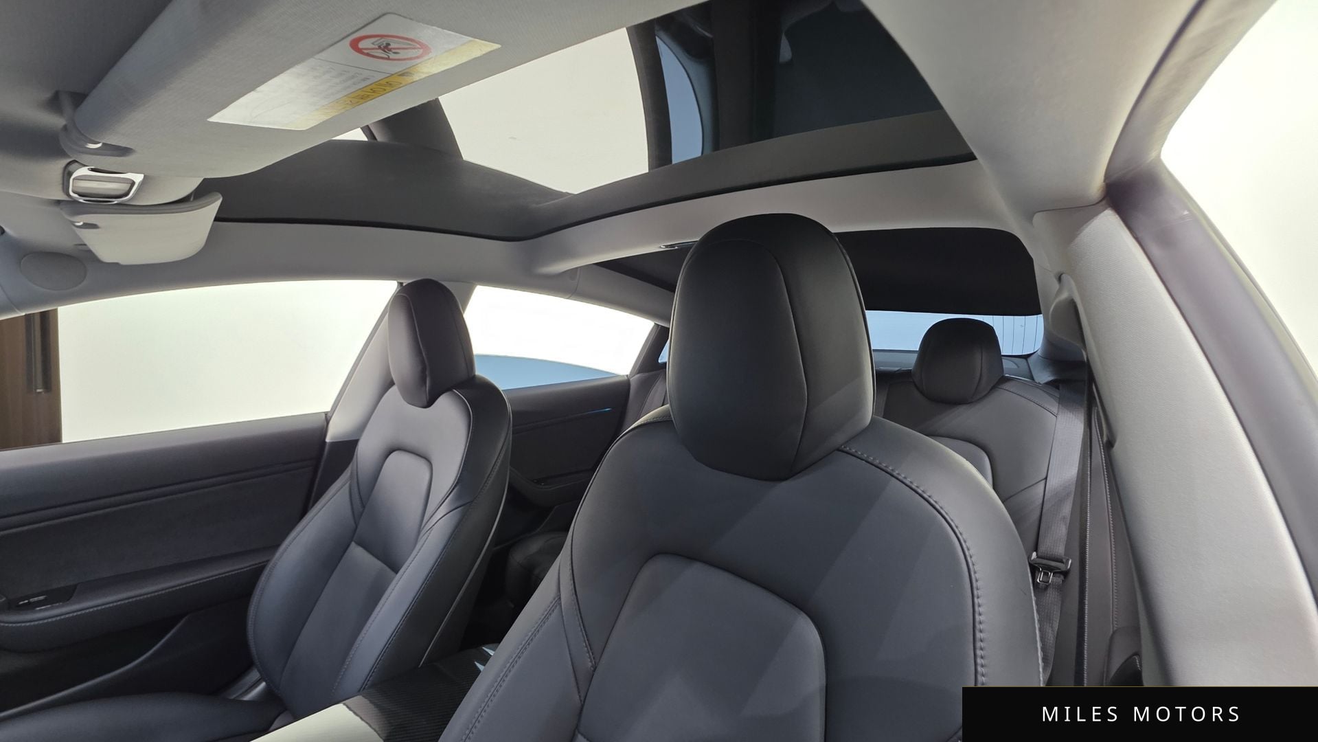 Tesla Model 3 2020 — миниатюра 11