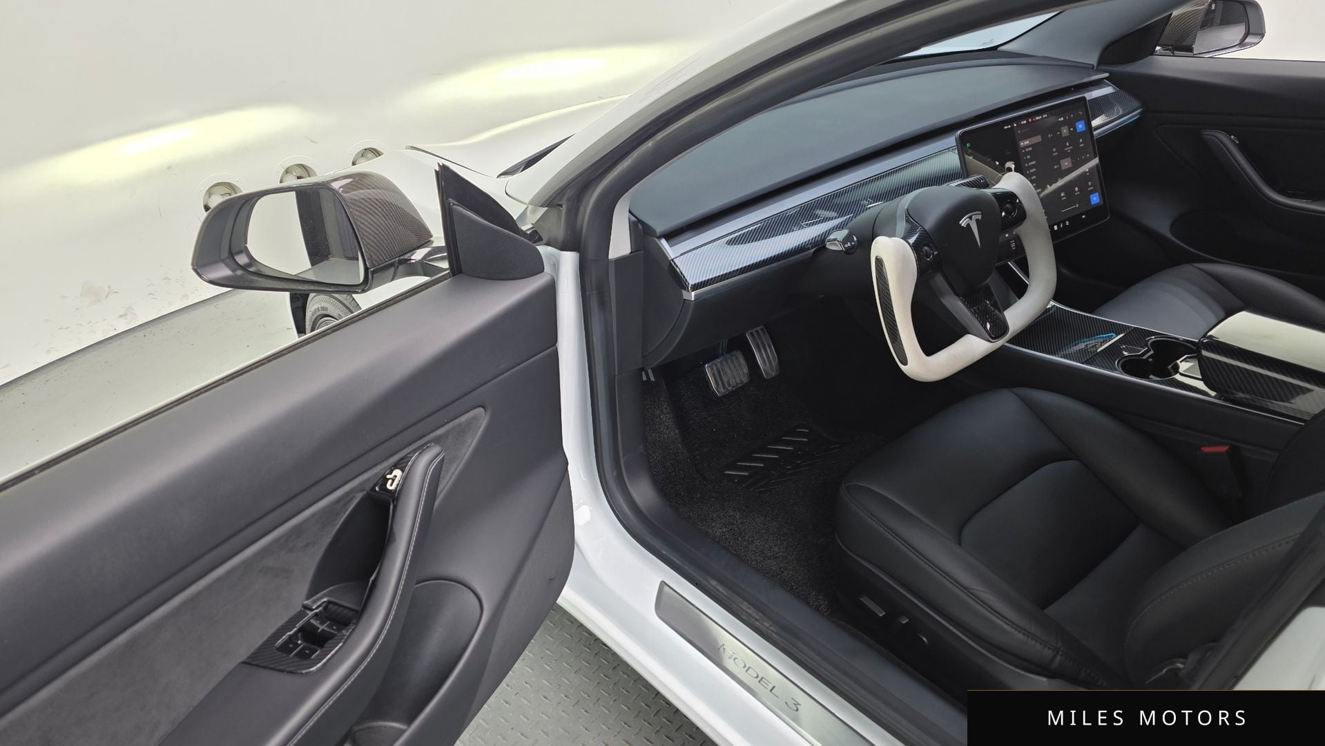 Tesla Model 3 2020 — миниатюра 12