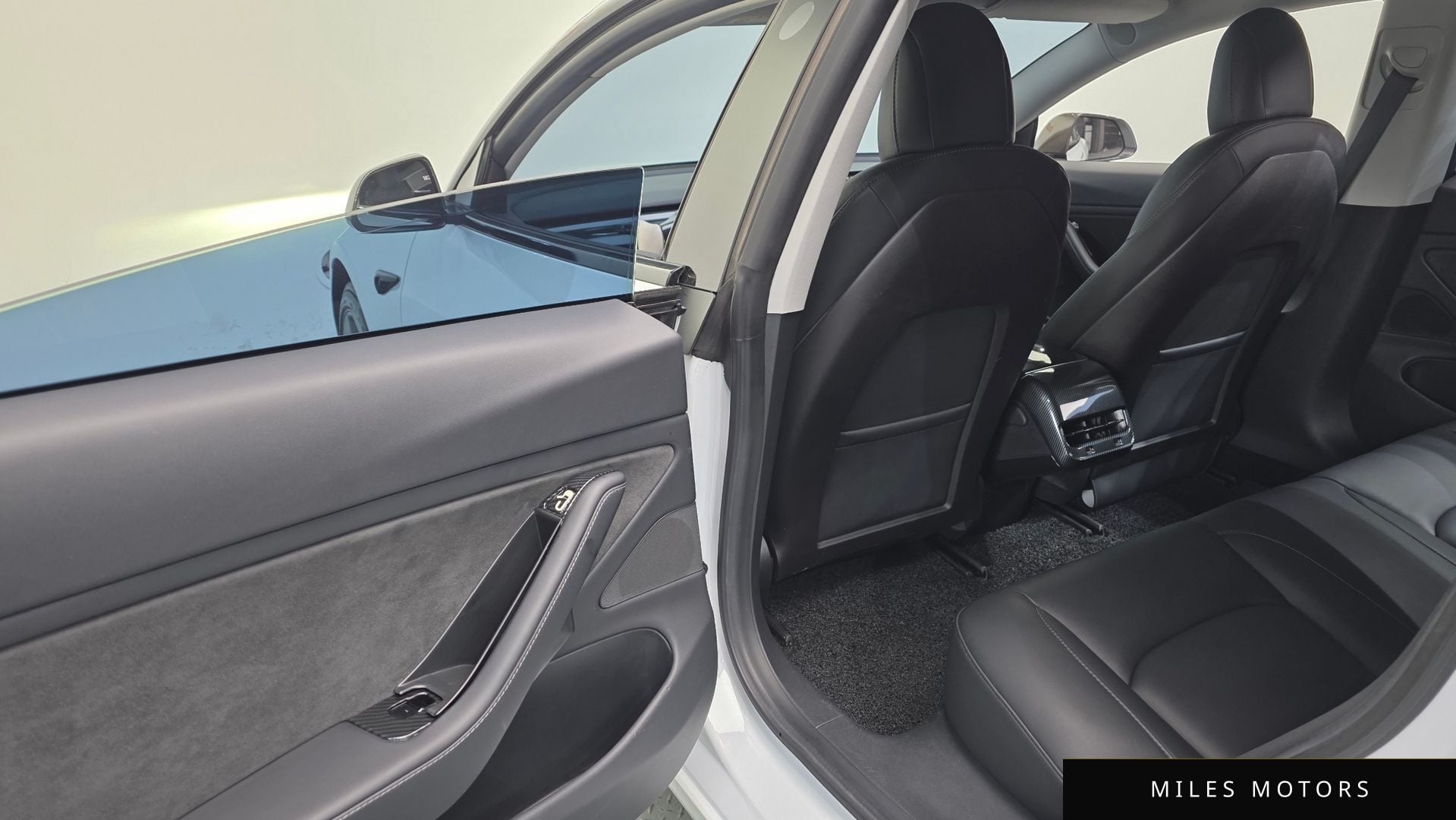 Tesla Model 3 2020 — миниатюра 19