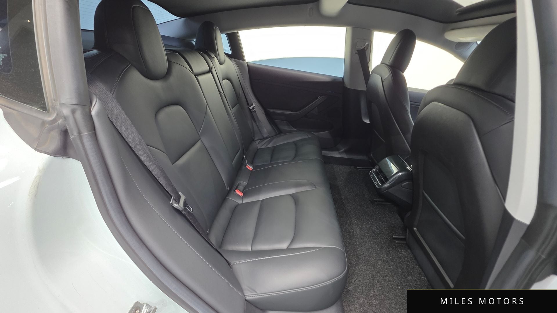 Tesla Model 3 2020 — миниатюра 20