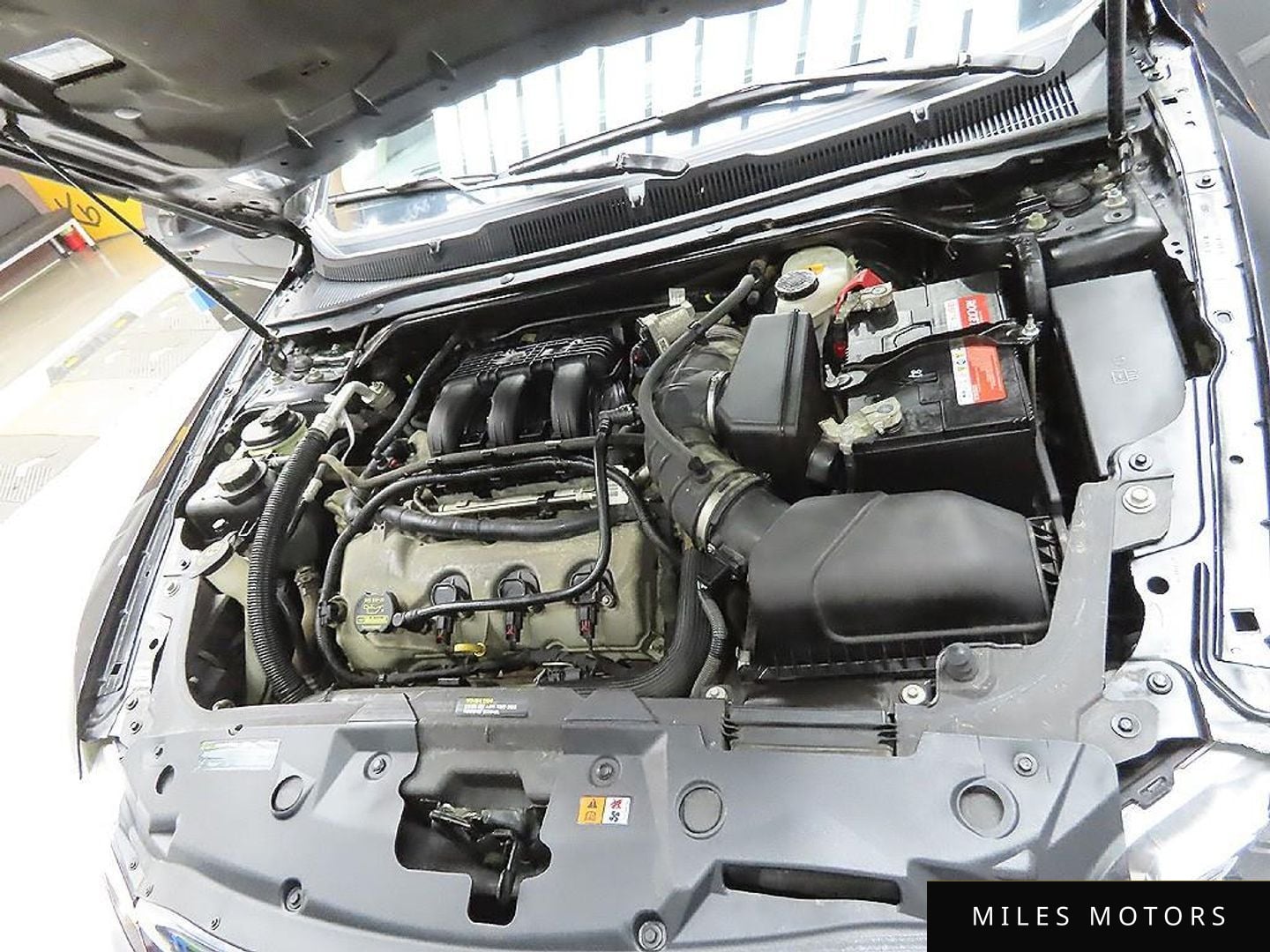Ford Taurus 2011 — миниатюра 6