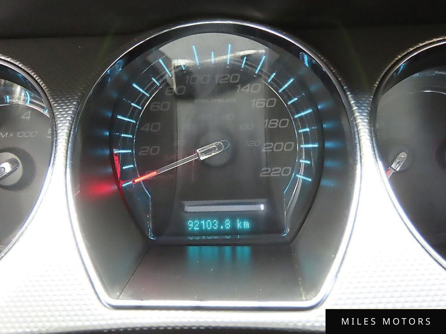 Ford Taurus 2011 — миниатюра 8