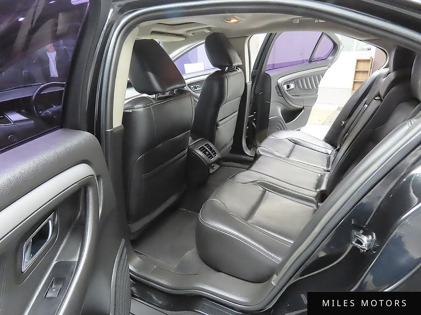 Ford Taurus 2011 — миниатюра 10