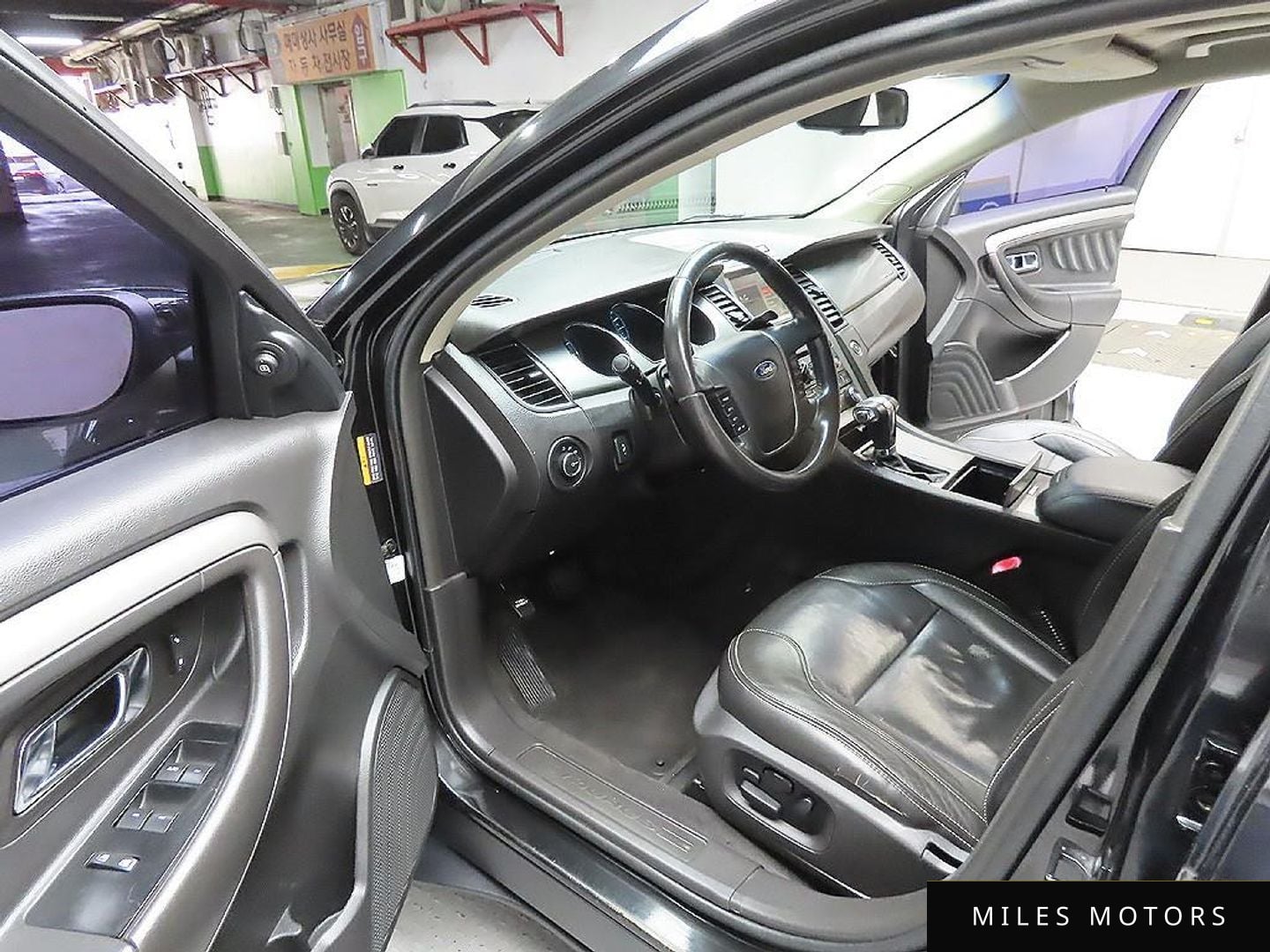 Ford Taurus 2011 — миниатюра 12