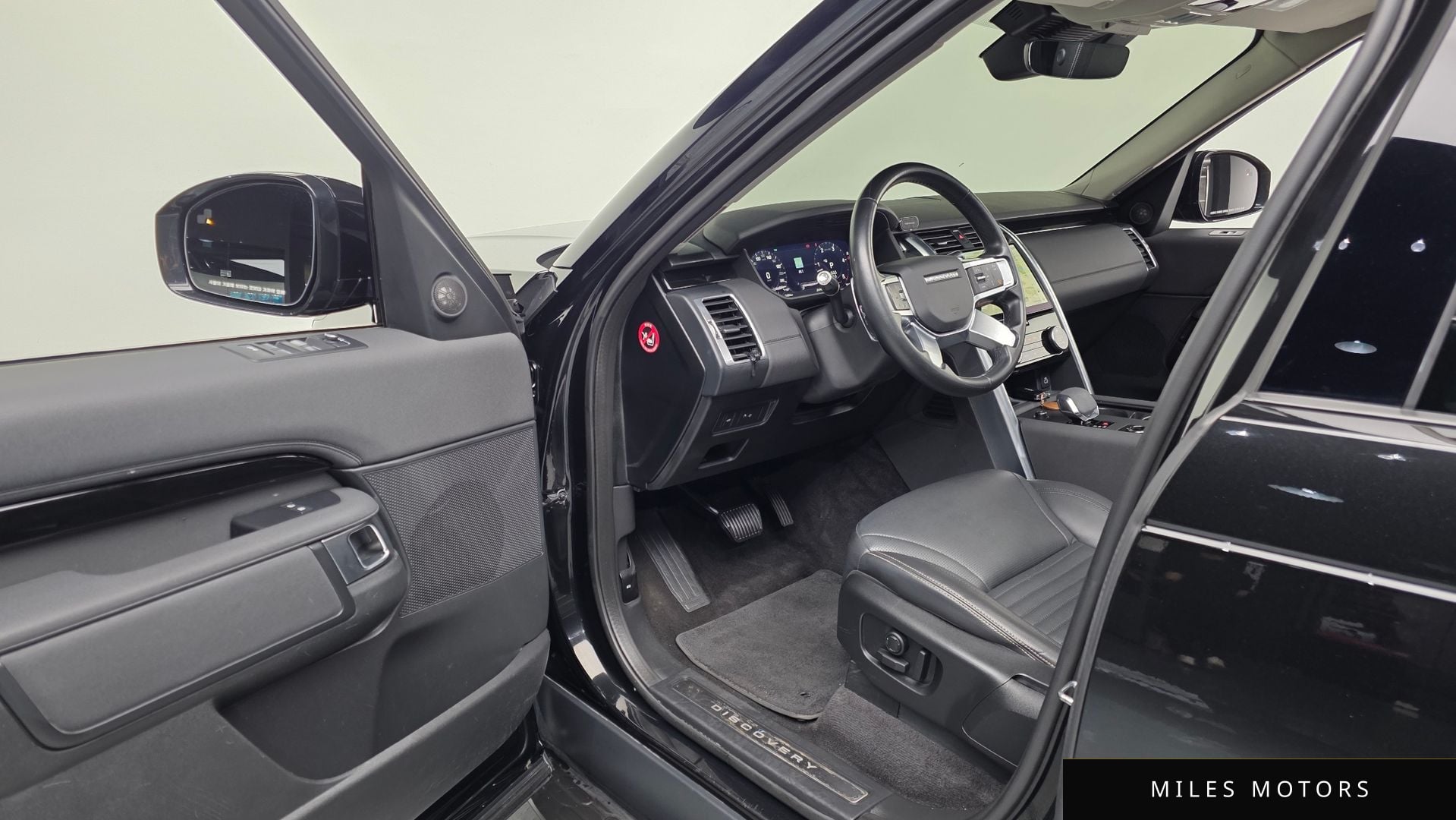 Land Rover Discovery 2022 — миниатюра 10
