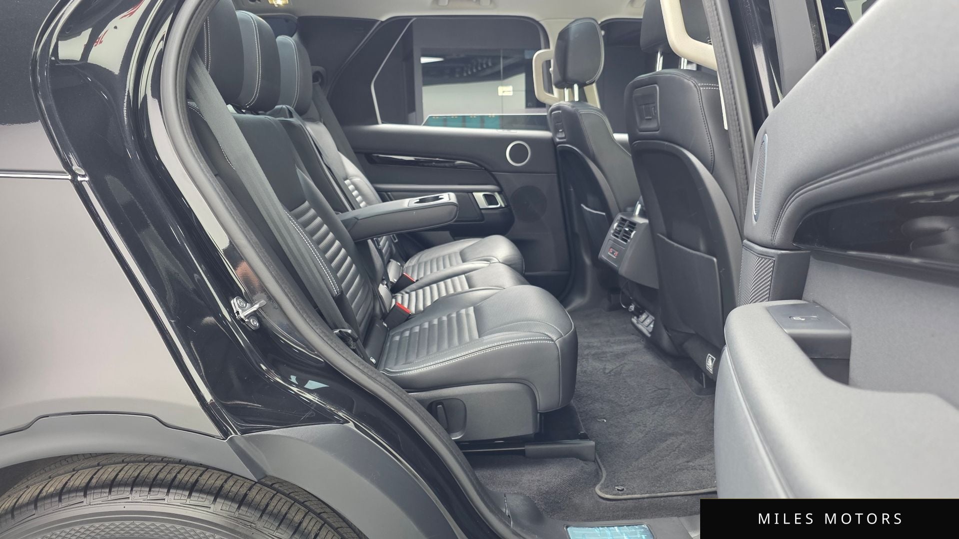 Land Rover Discovery 2022 — миниатюра 12