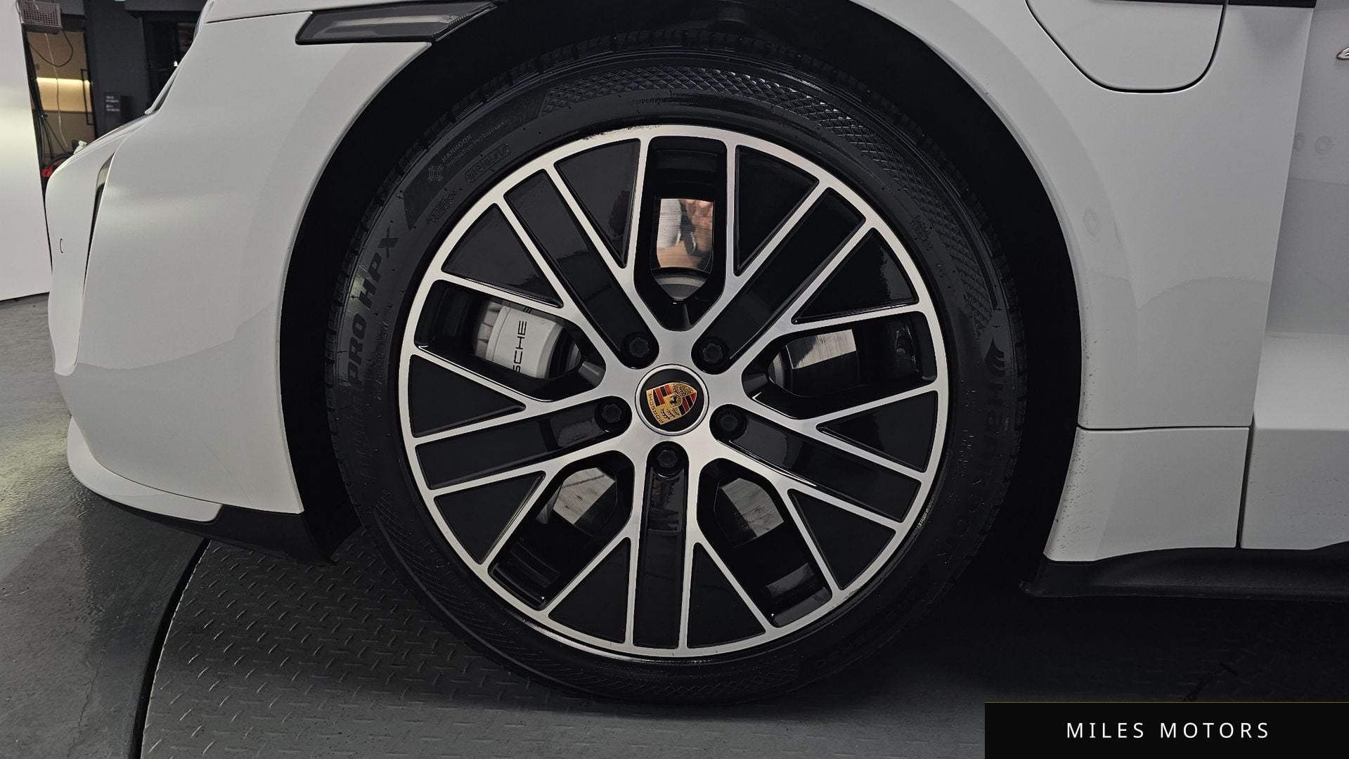 Porsche Taycan 2021 — миниатюра 4