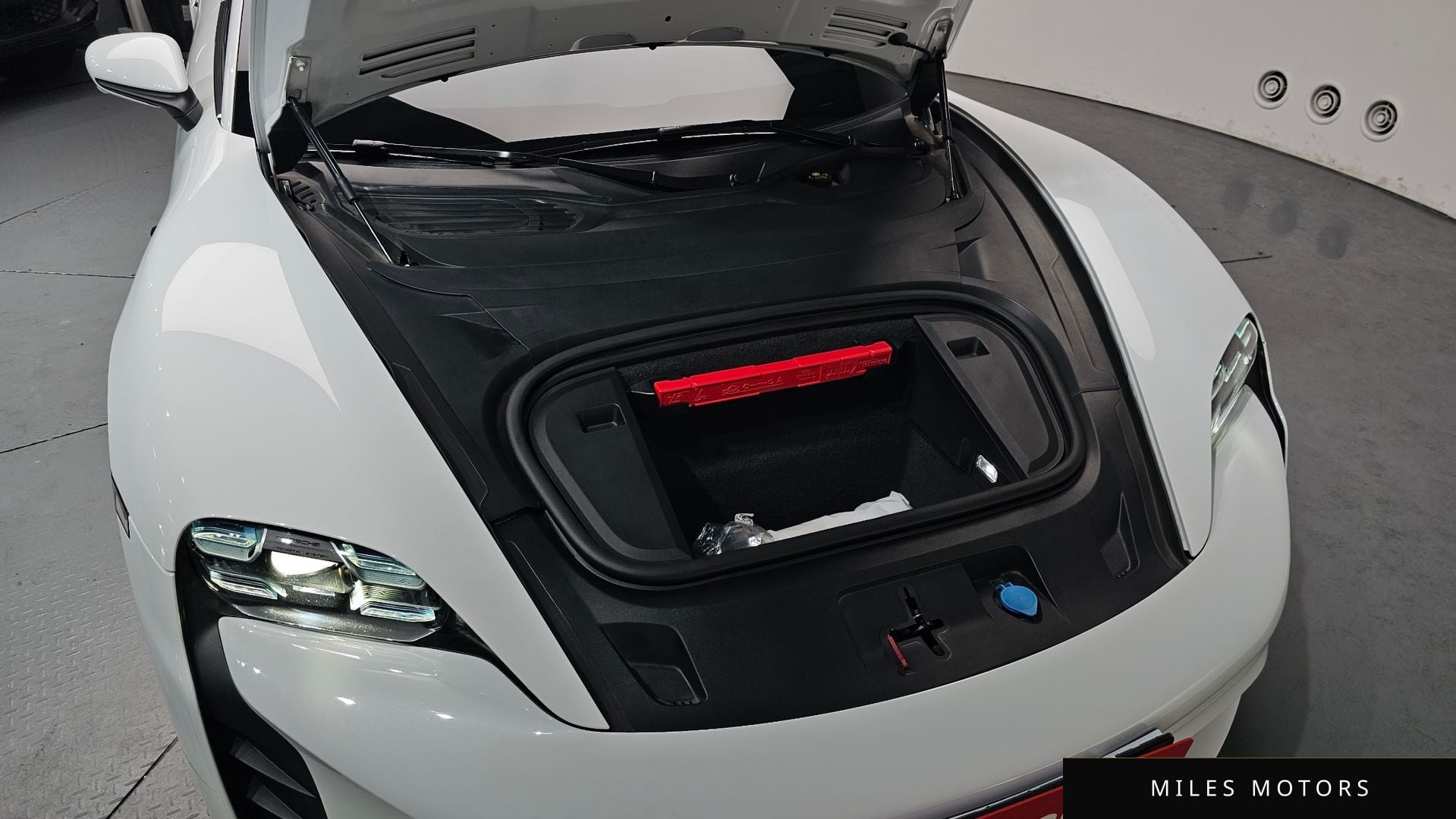 Porsche Taycan 2021 — миниатюра 5