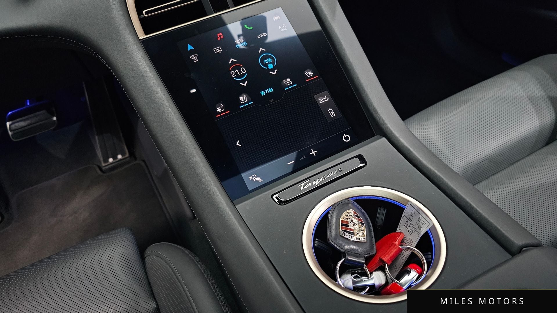 Porsche Taycan 2021 — миниатюра 11