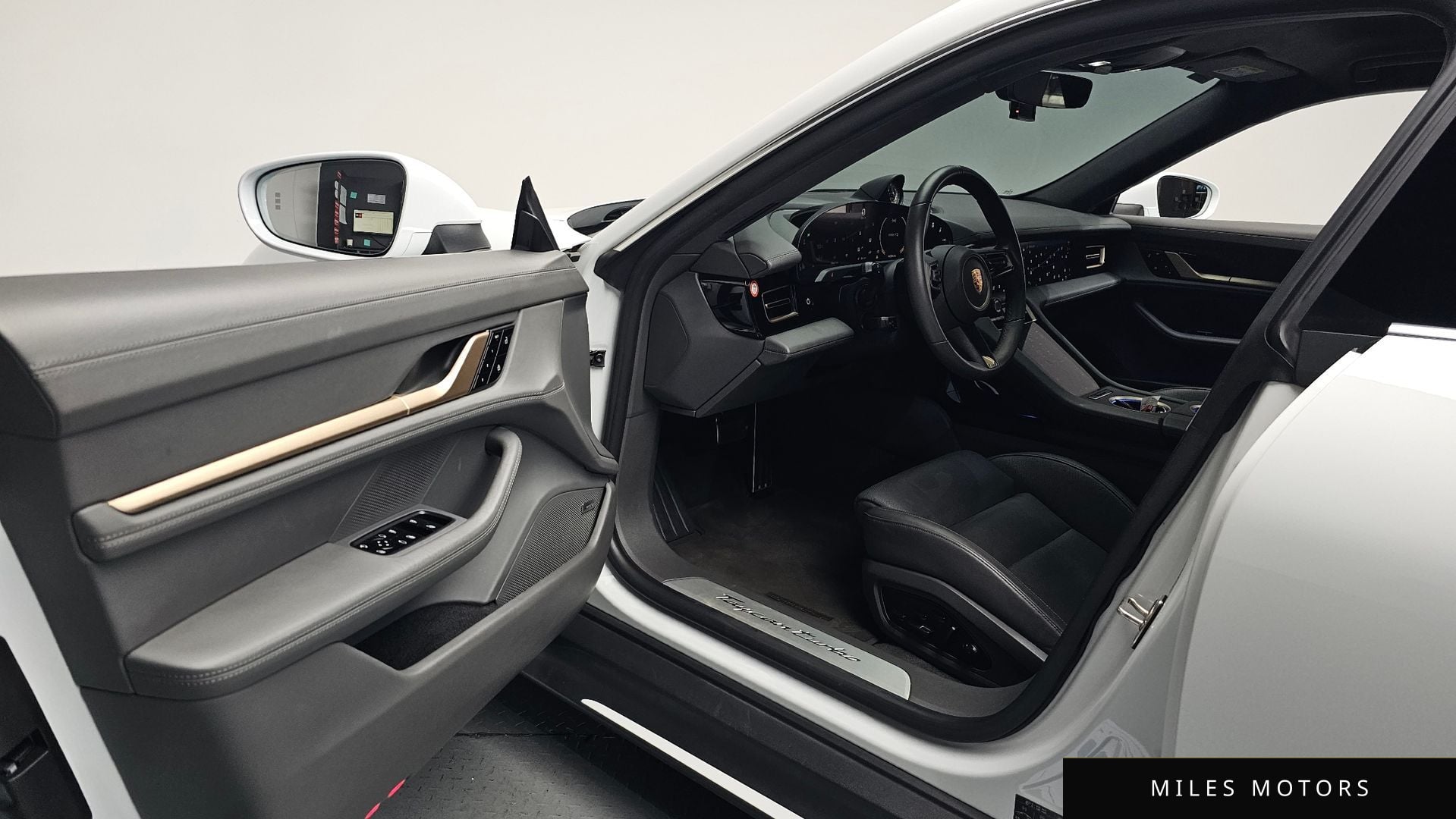 Porsche Taycan 2021 — миниатюра 12