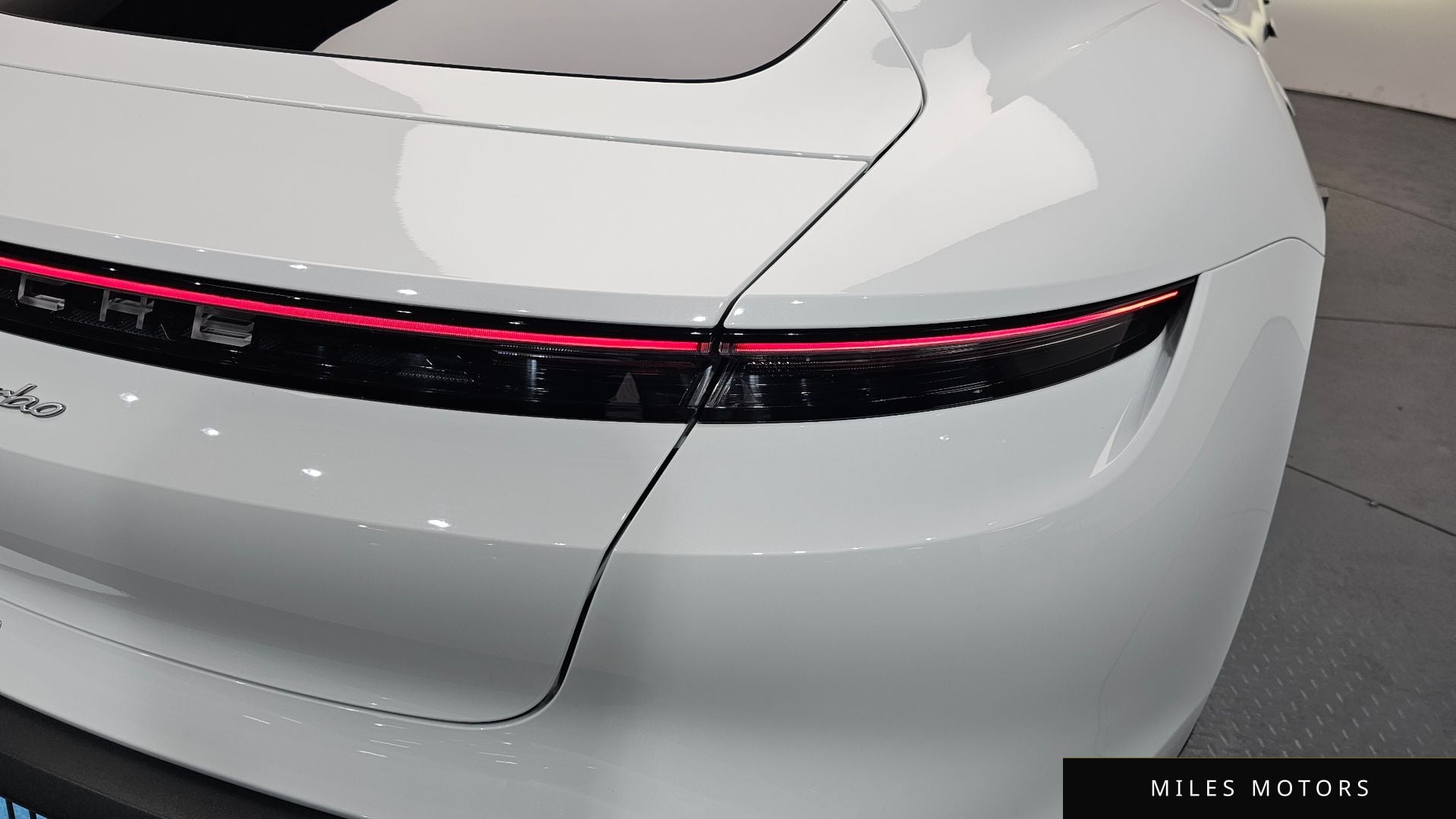 Porsche Taycan 2021 — миниатюра 8