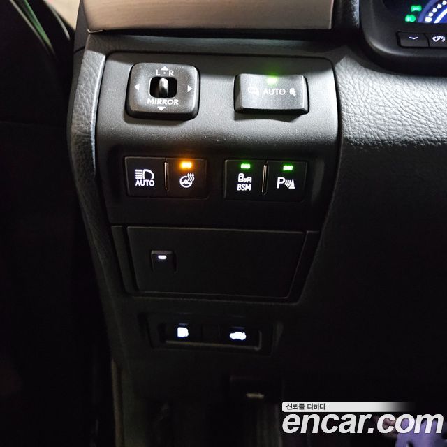 Лексус LS600hL 2016 — миниатюра 13