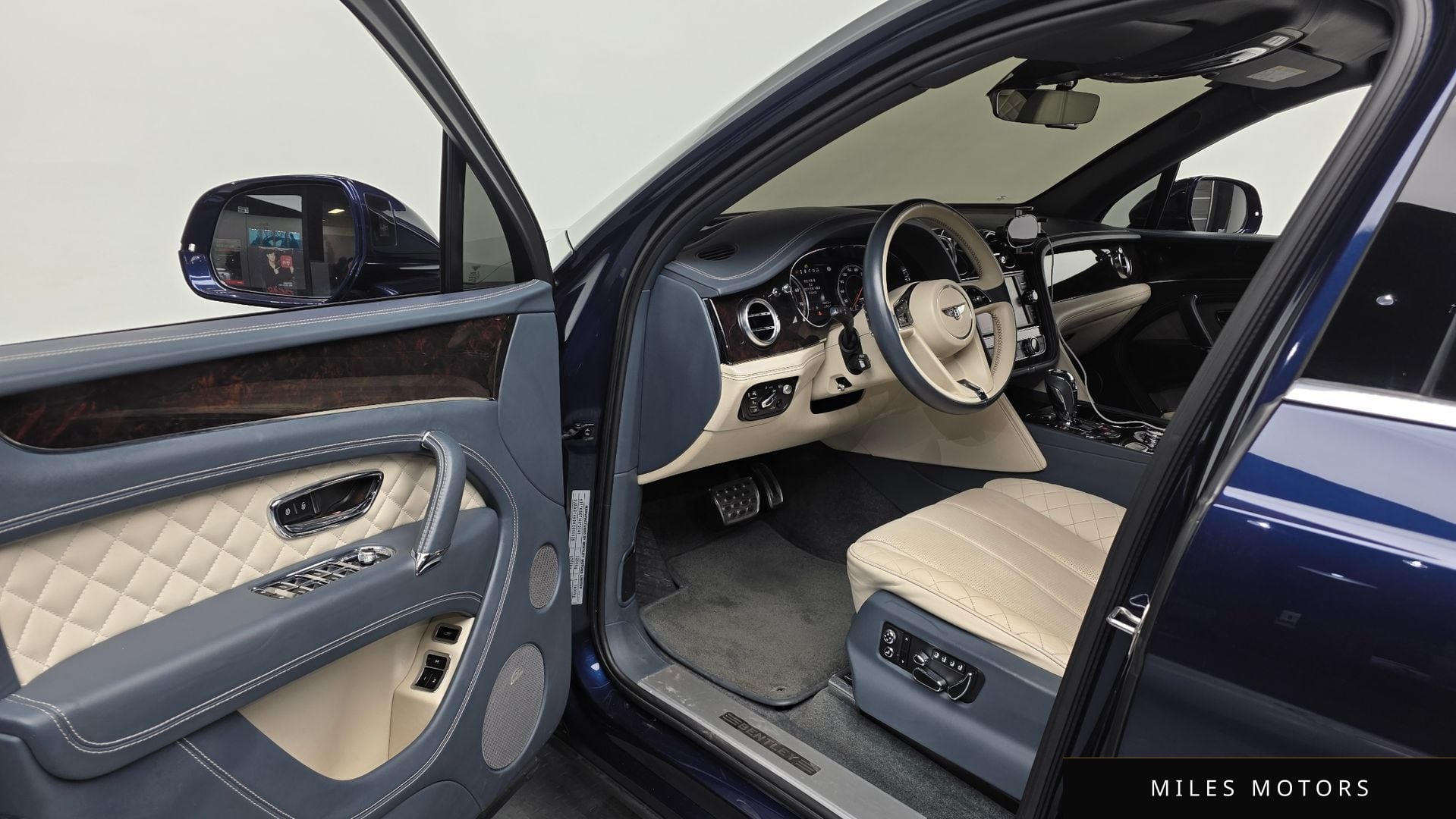 Bentley Bentayga 2017 — миниатюра 10