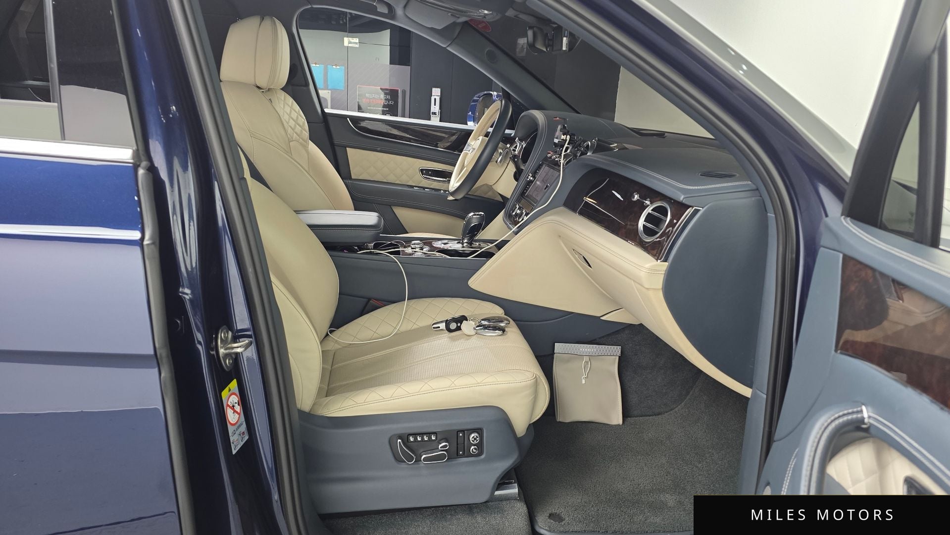 Bentley Bentayga 2017 — миниатюра 11