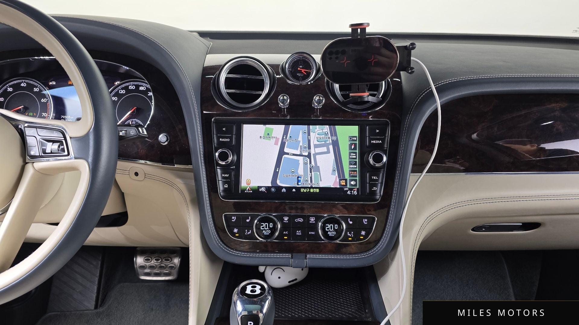 Bentley Bentayga 2017 — миниатюра 14