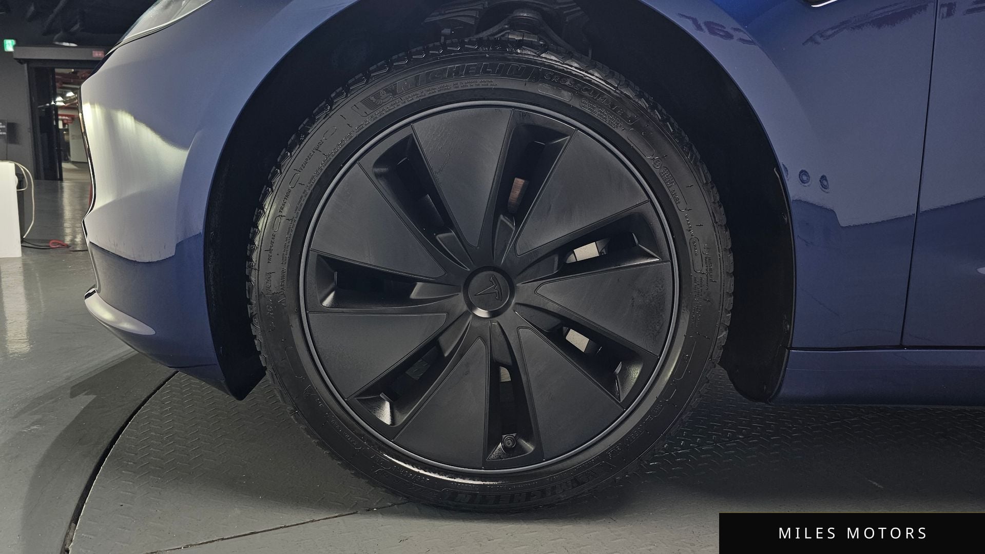 Tesla 모델 3 2025 — миниатюра 4