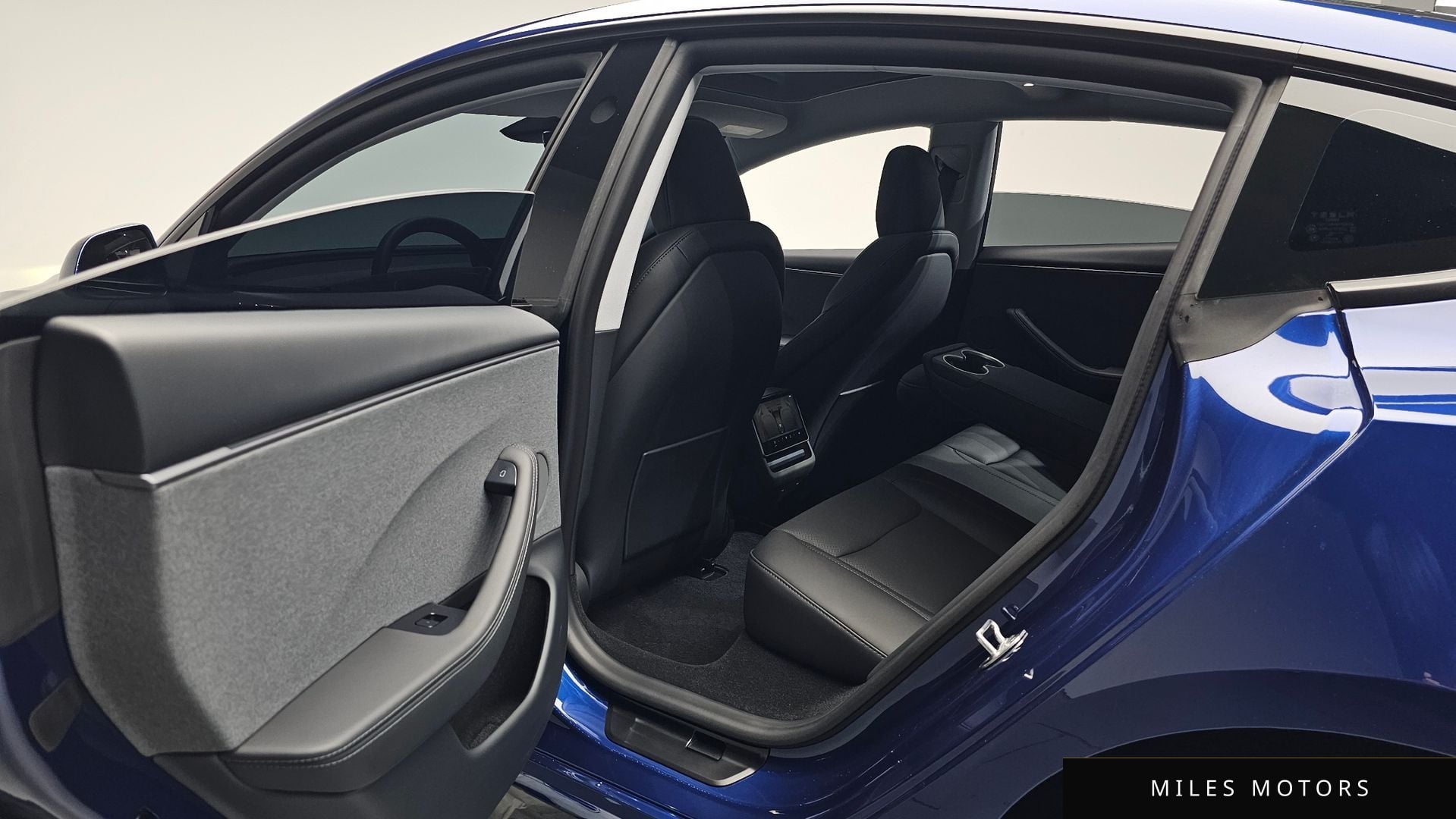 Tesla 모델 3 2025 — миниатюра 17