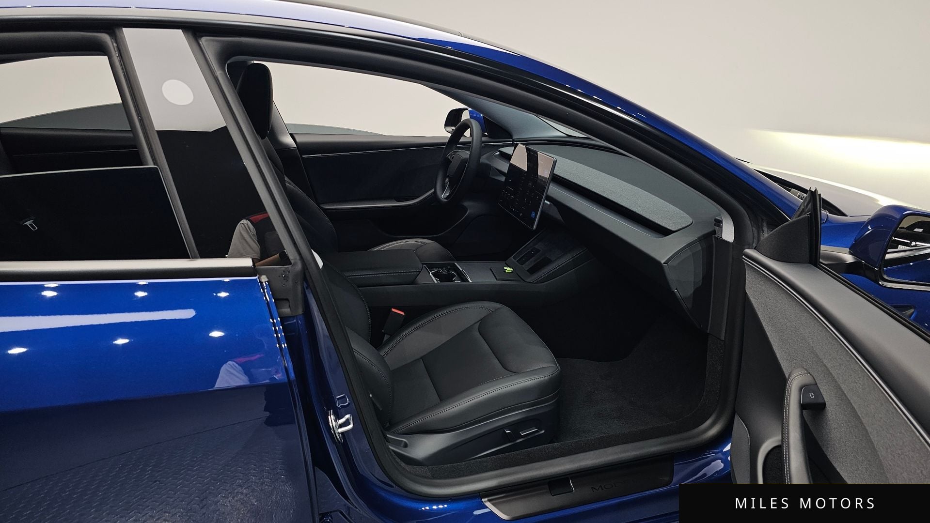 Tesla 모델 3 2025 — миниатюра 15