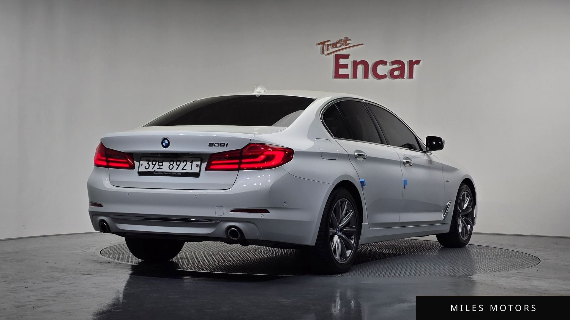 BMW 5 Series (G30) 2018 — миниатюра 2