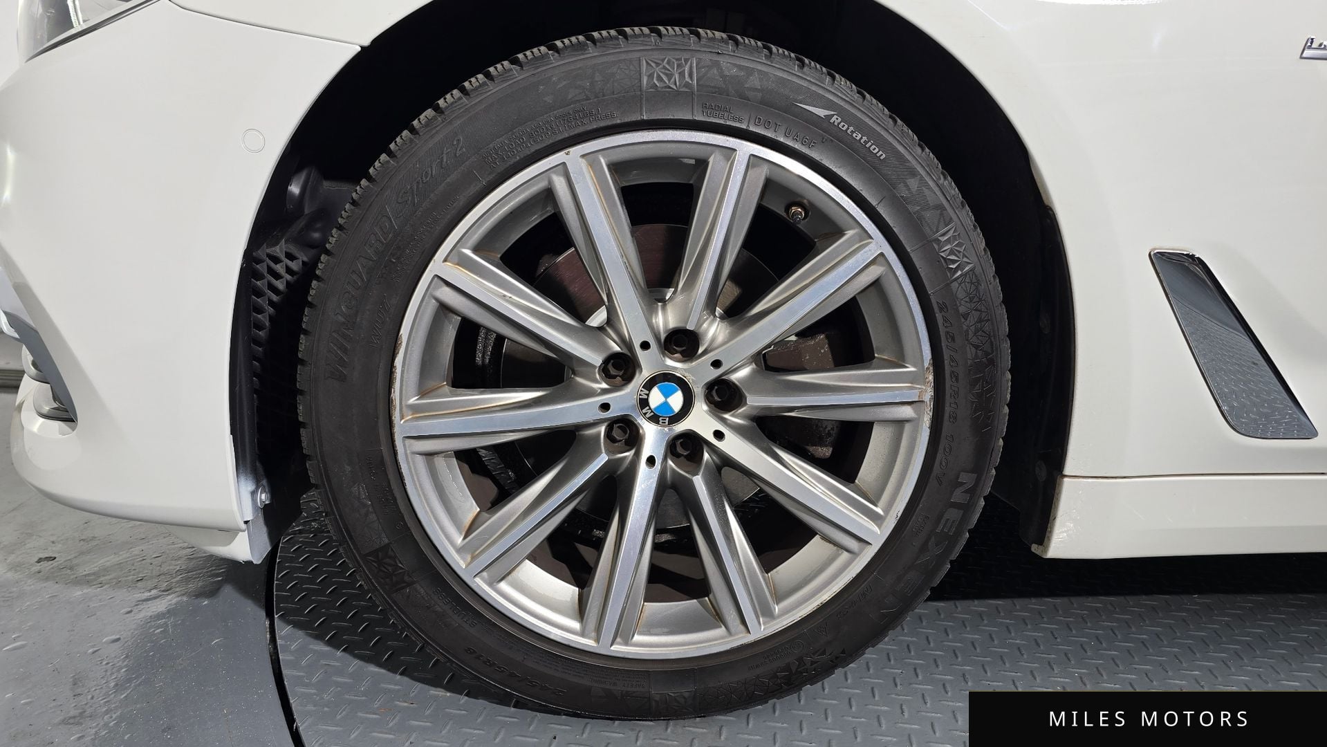 BMW 5 Series (G30) 2018 — миниатюра 5