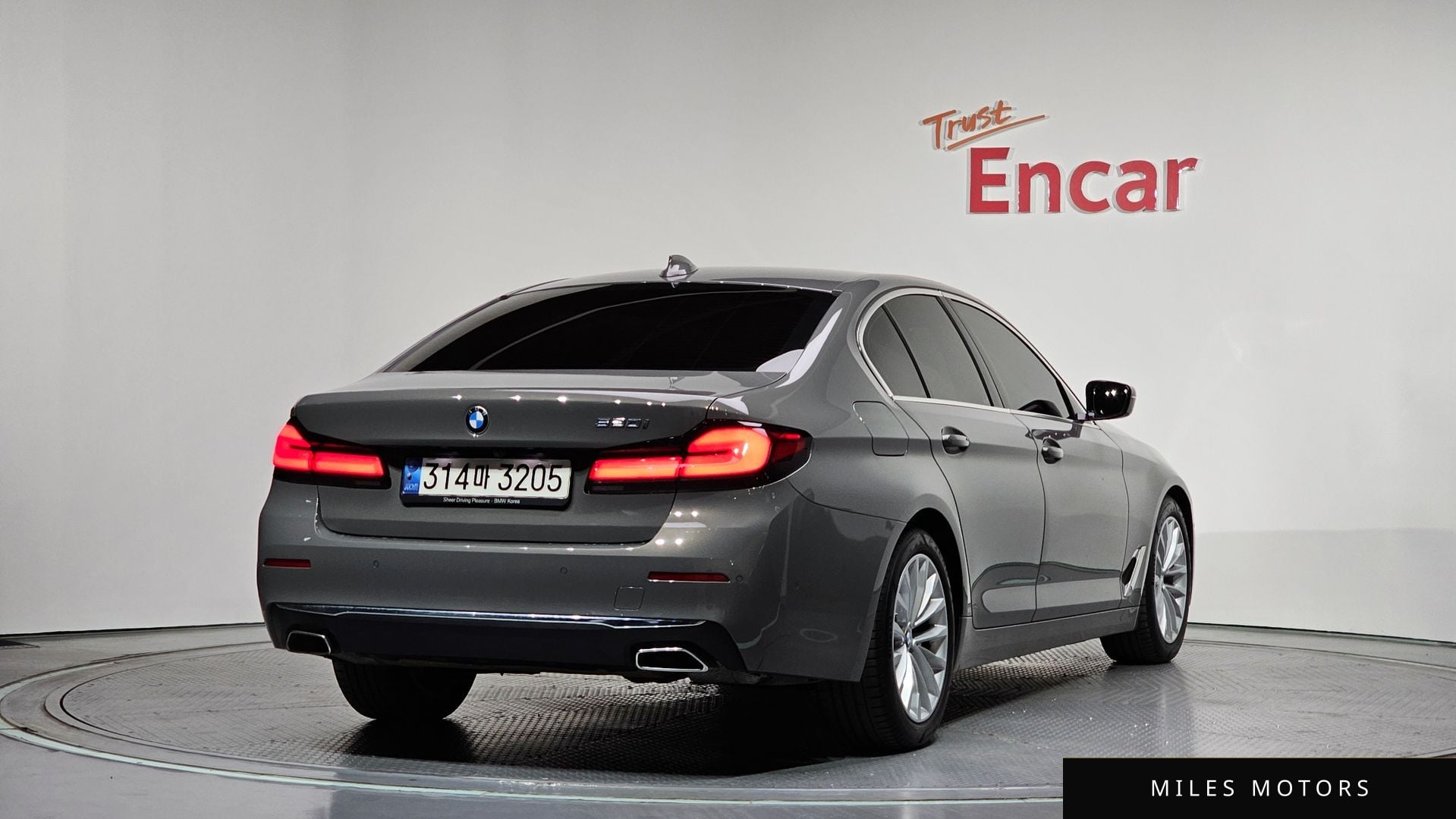 BMW 5 Series (G30) 2022 — миниатюра 2