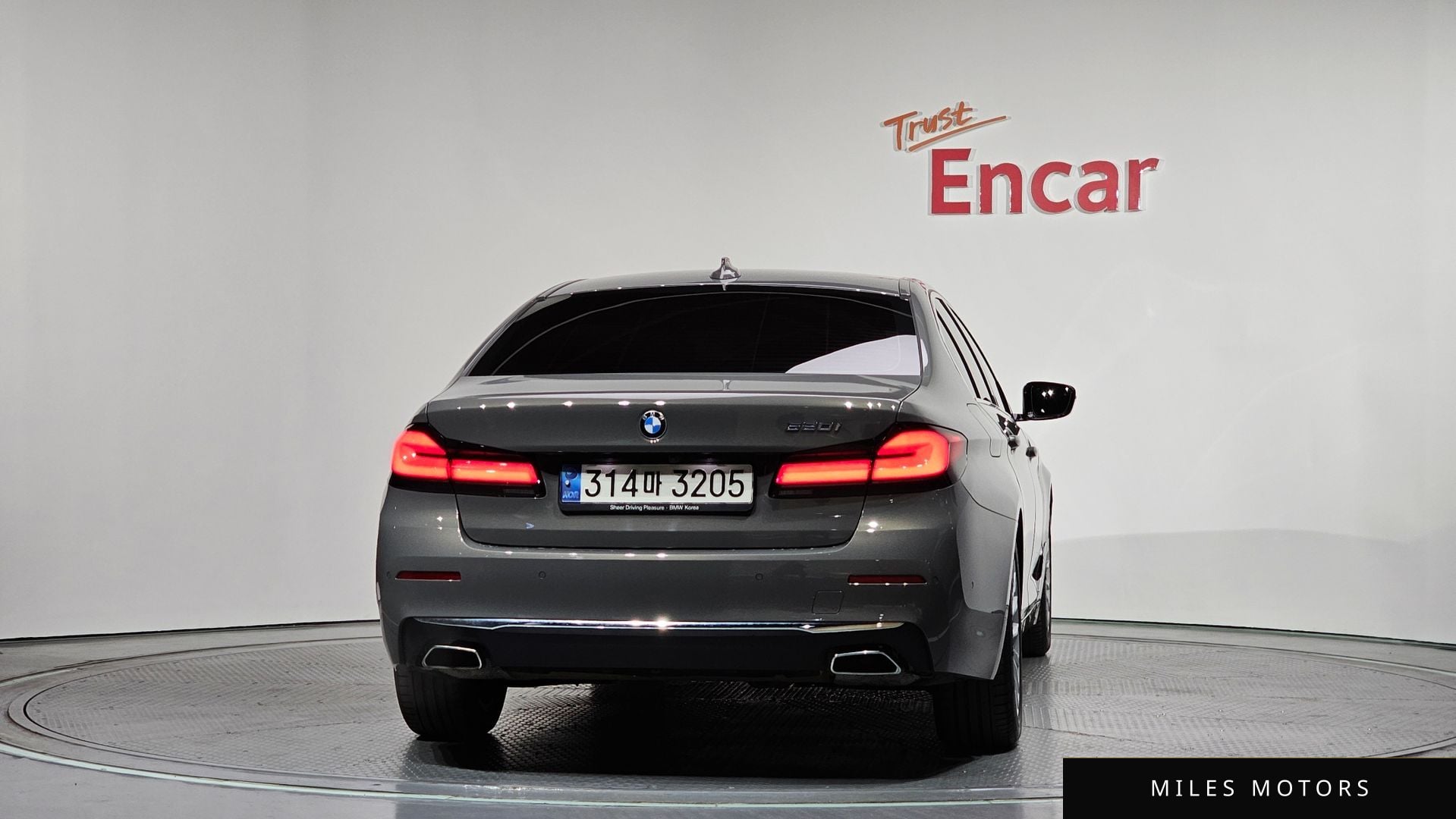 BMW 5 Series (G30) 2022 — миниатюра 4