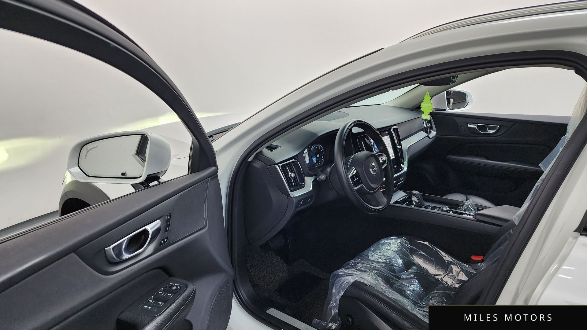 Volvo V60 크로스컨트리 2021 — миниатюра 10